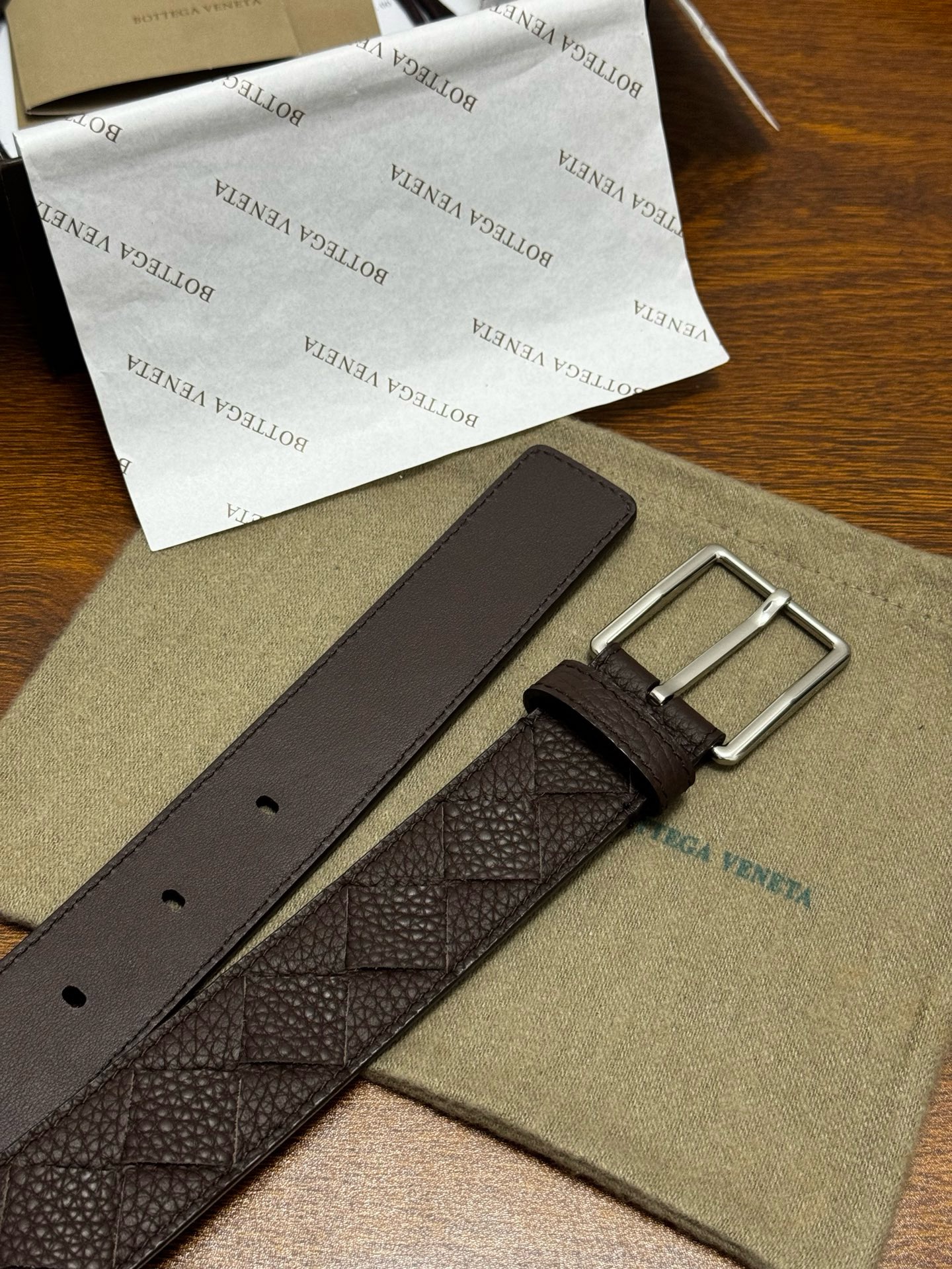 Ремень мужской Bottega Veneta Intrecciato коричневого цвета стальная пряжка