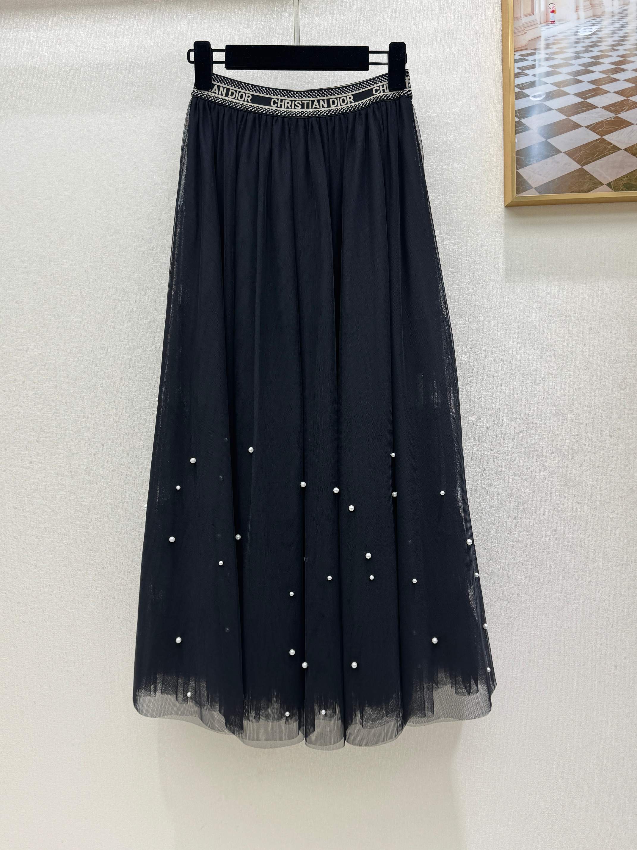 Юбка женская в стиле Dior миди из многослойной сетки чёрного цвета с декором из жемчужных бусин