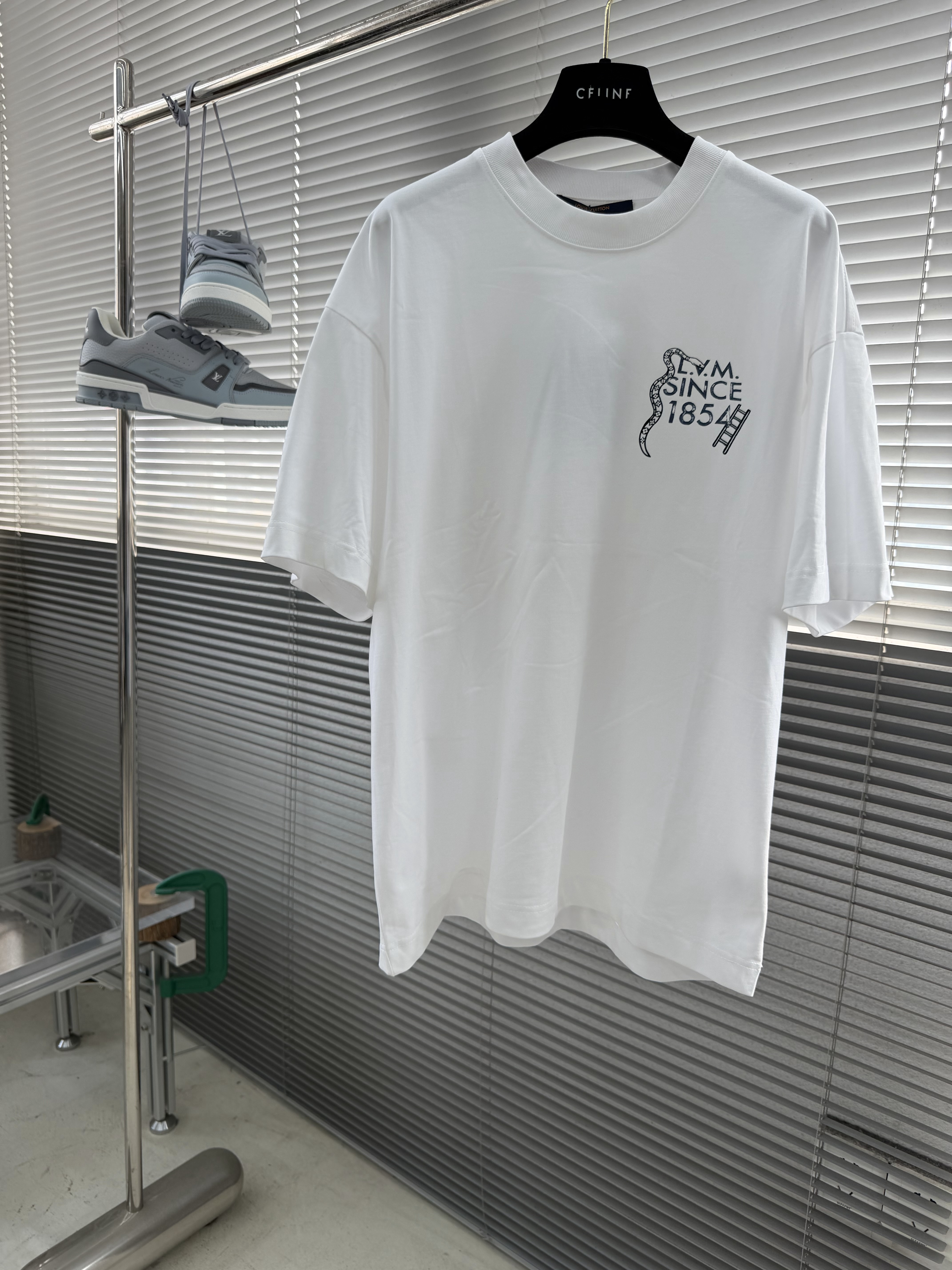 Футболка мужская в стиле Louis Vuitton с принтом прямого кроя