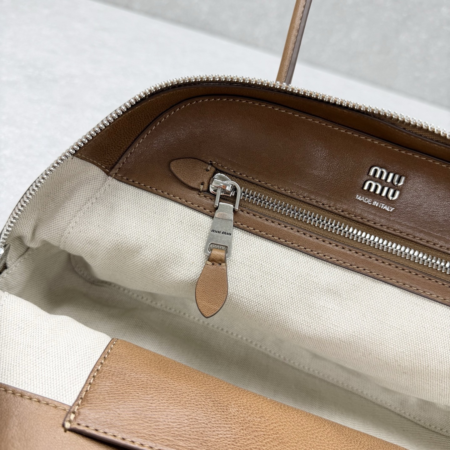 Сумка женская в стиле Miu Miu Vivant из натуральной кожи коричневого цвета