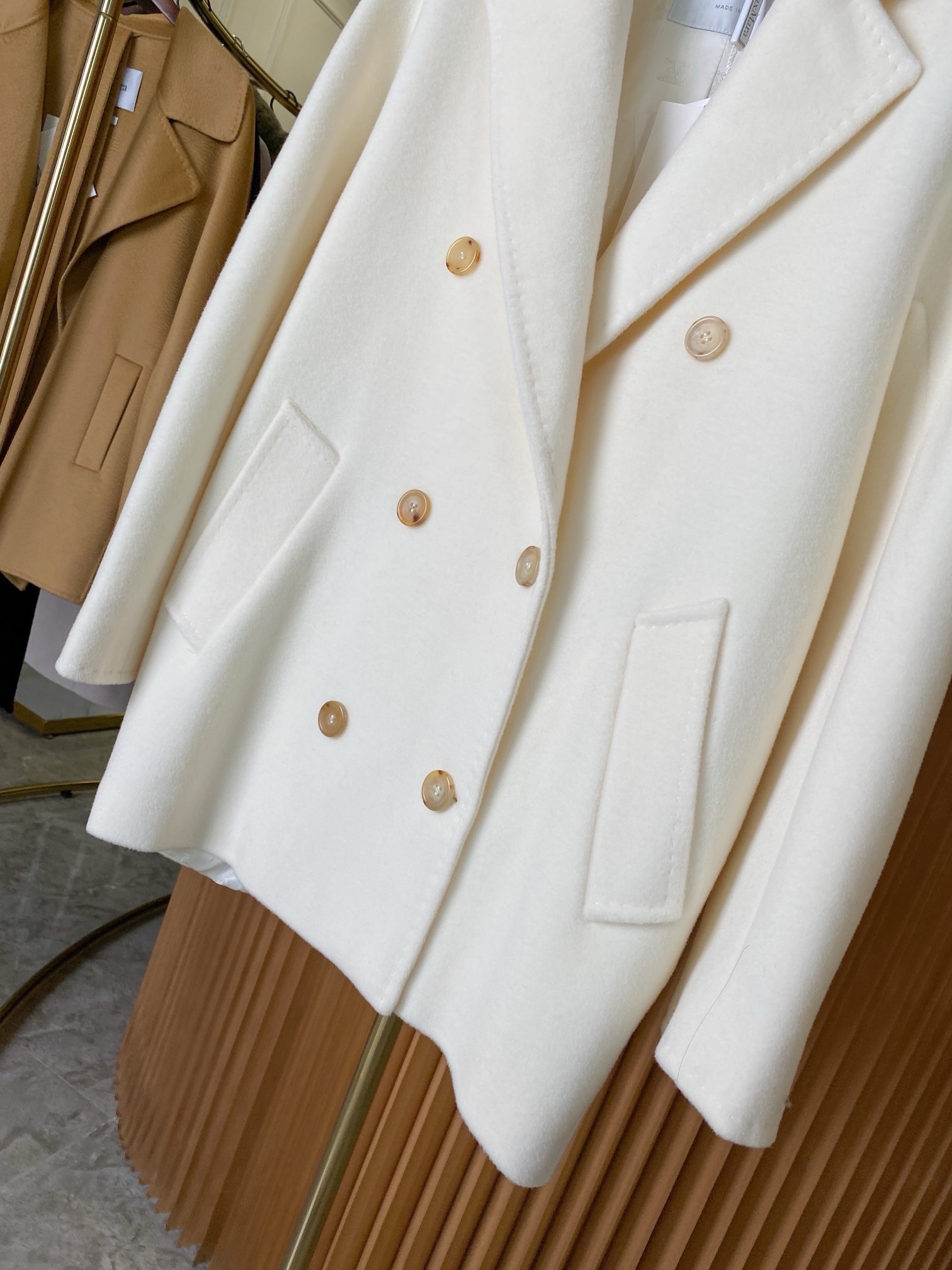 Пальто женское Max Mara Short 101801 Icon Coat белого цвета