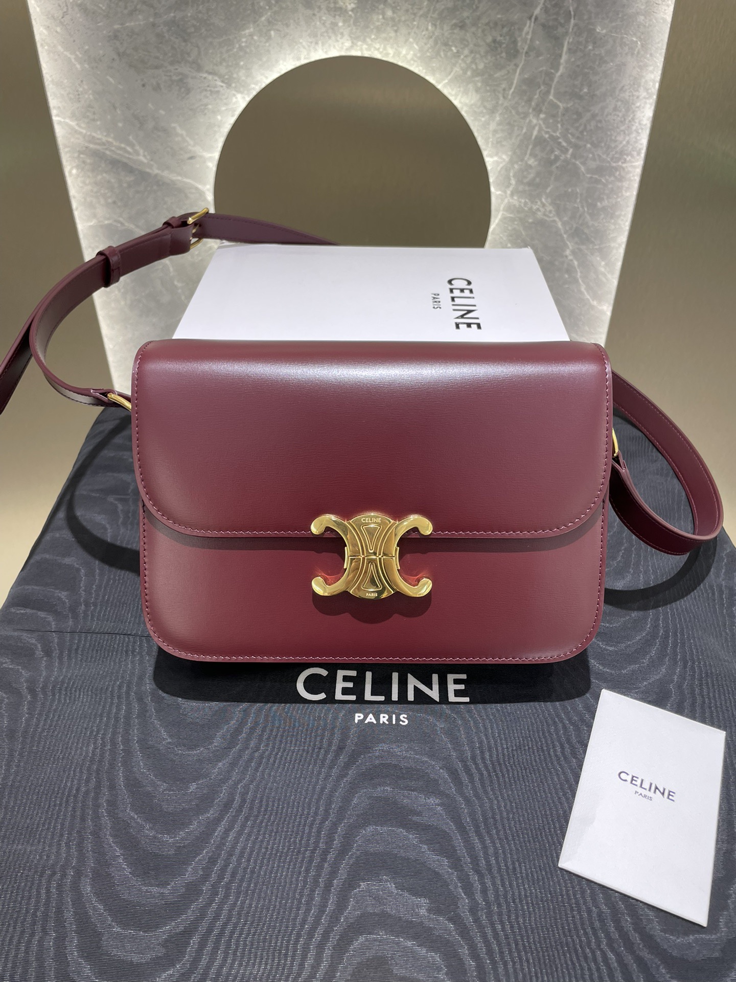 Сумка женская в стиле Celine Triomphe классическая средняя бордового цвета