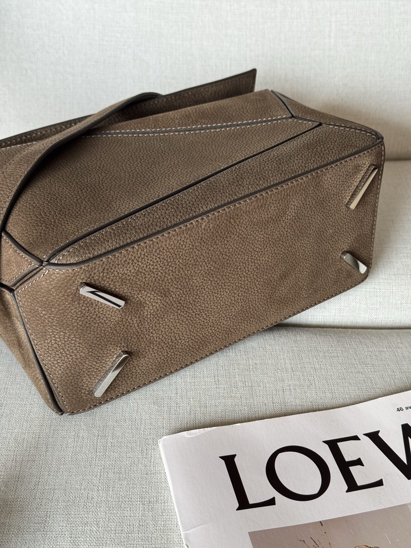 Сумка женская Loewe Featherlight Puzzle Small оливково-зелёного цвета