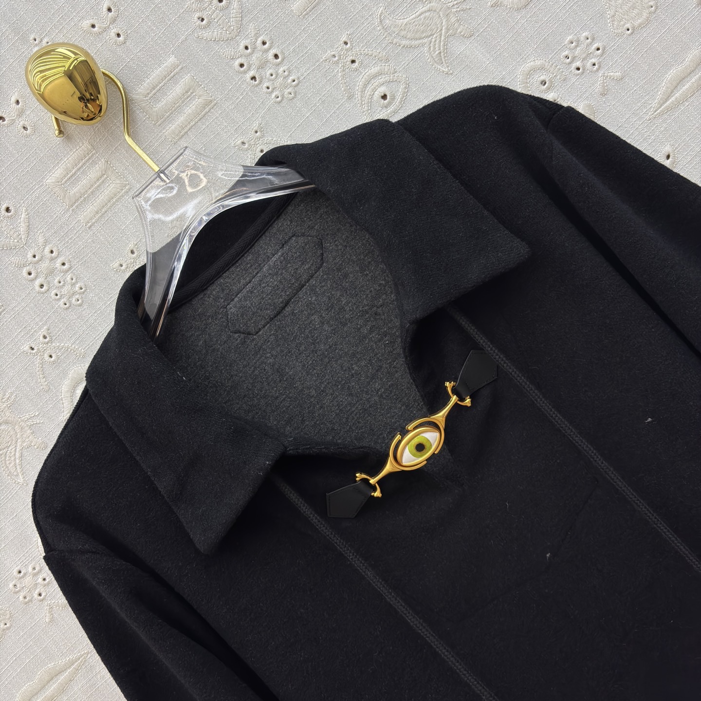 Платье женское Schiaparelli с декоративной застёжкой «глаз» чёрного цвета