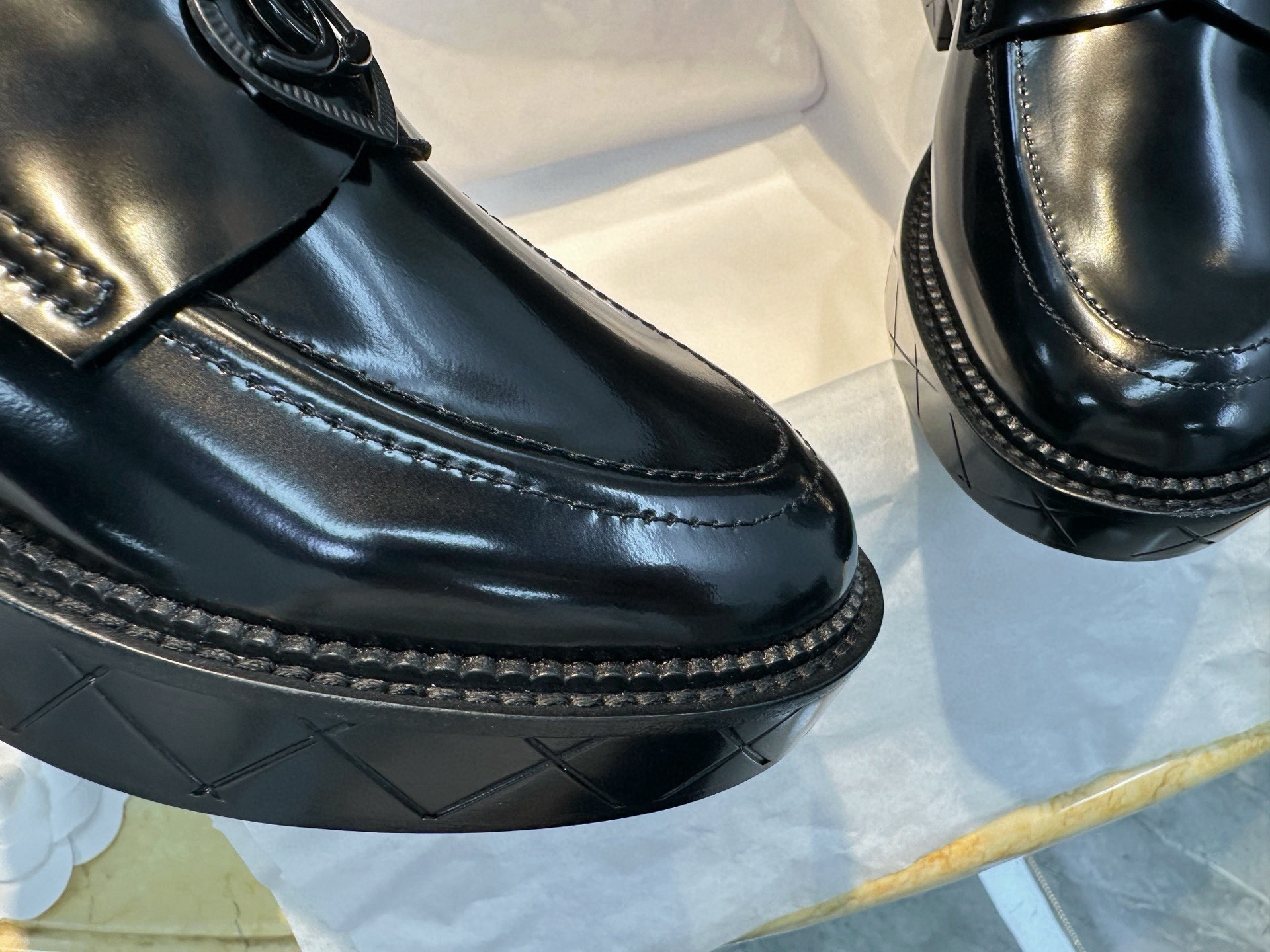 Лоферы женские в стиле Chanel из натуральной кожи черного цвета