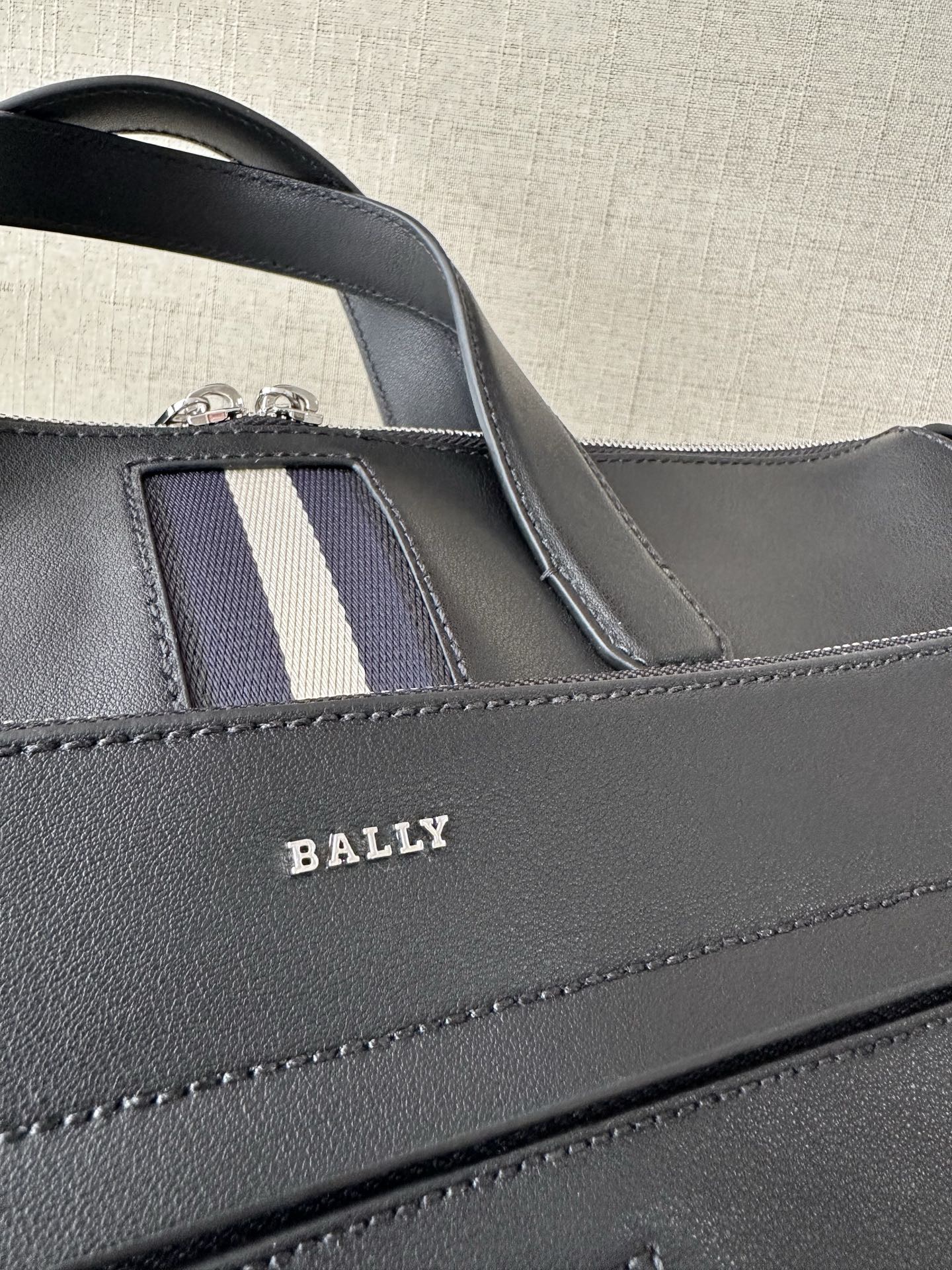 Сумка мужская для документов в стиле Bally из натуральной кожи