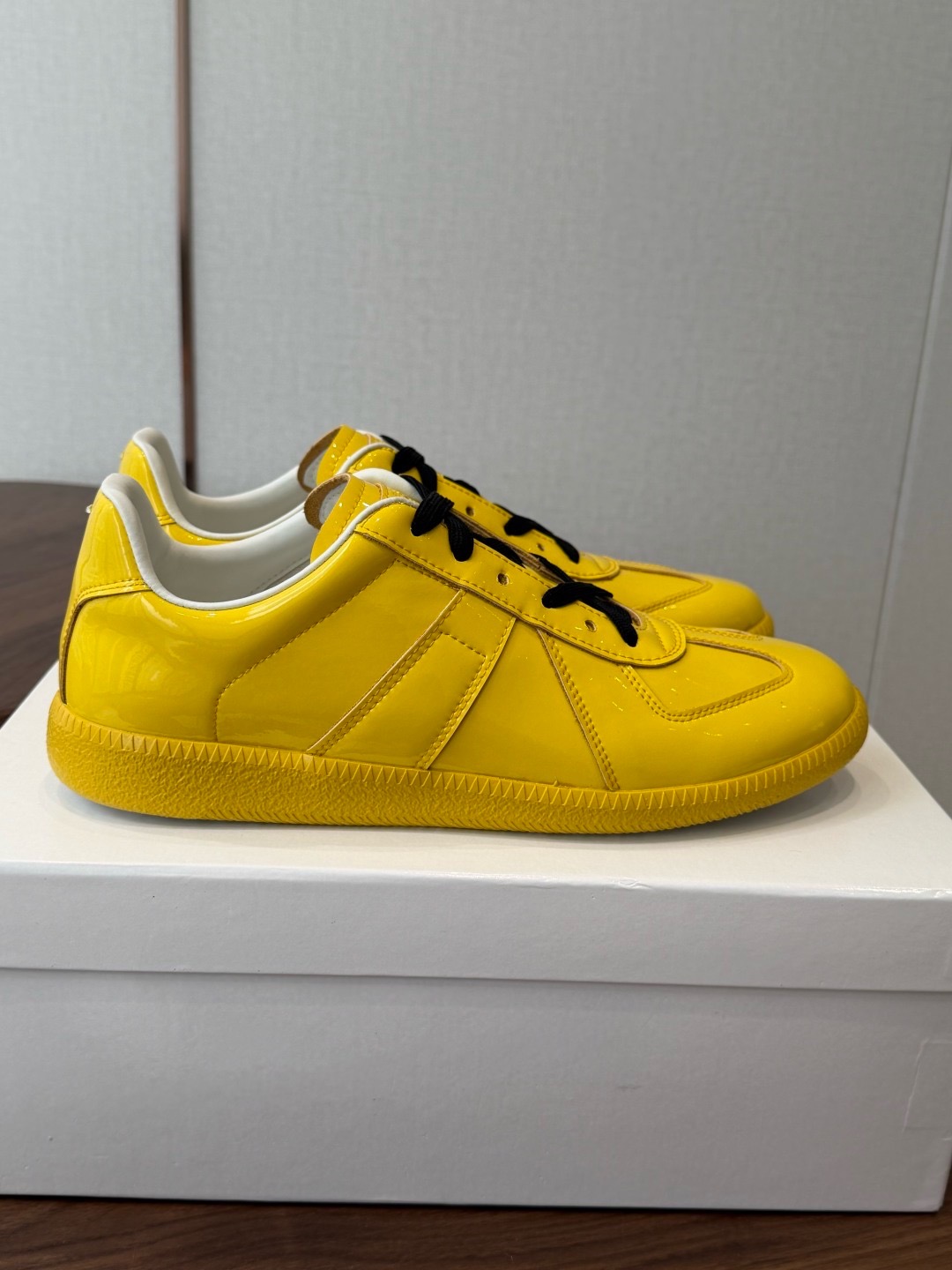 Кроссовки Maison Margiela Replica жёлтого цвета