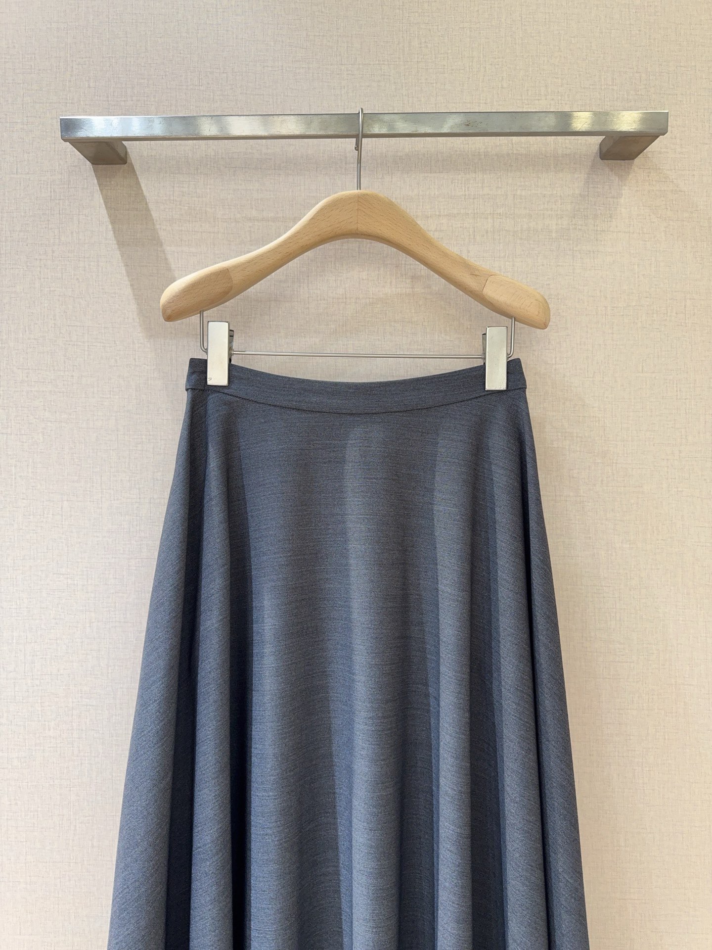 Юбка женская в стиле Self-Portrait  серого цвета миди расклёшенная