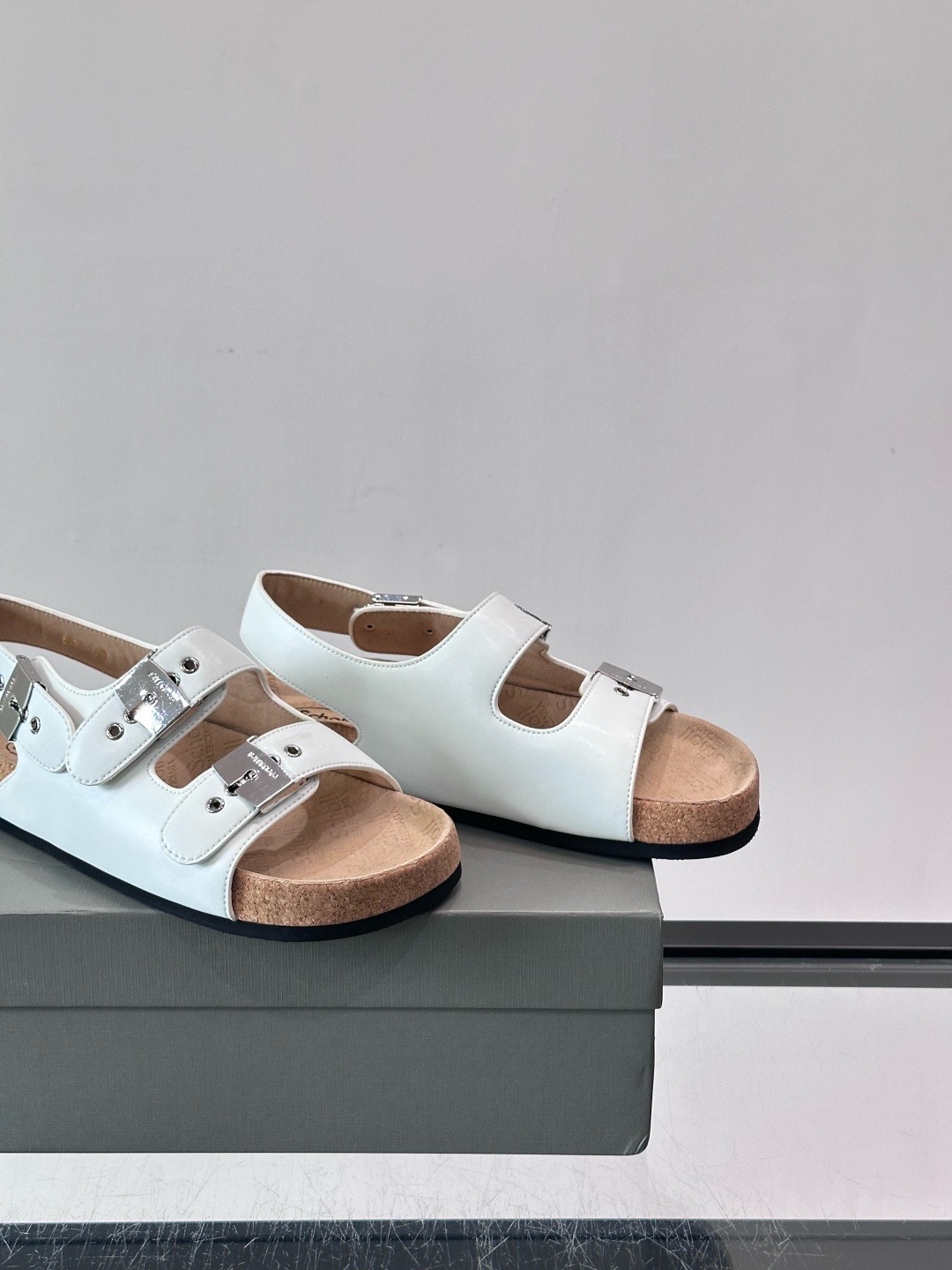 Сандалии мужские в стиле Balenciaga x Birkenstock Boston белого цвета
