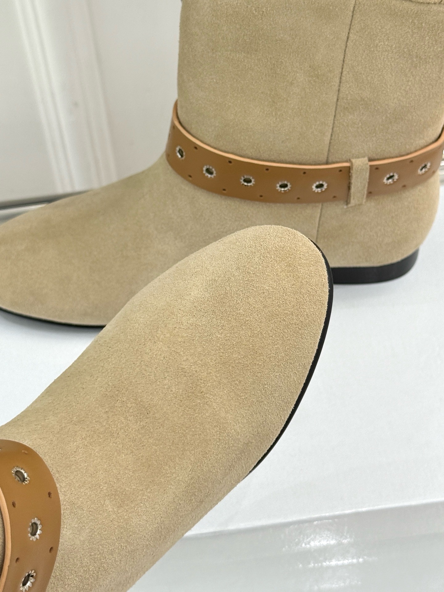 Ботильоны женские Isabel Marant Darner Buckle Boots бежевого цвета