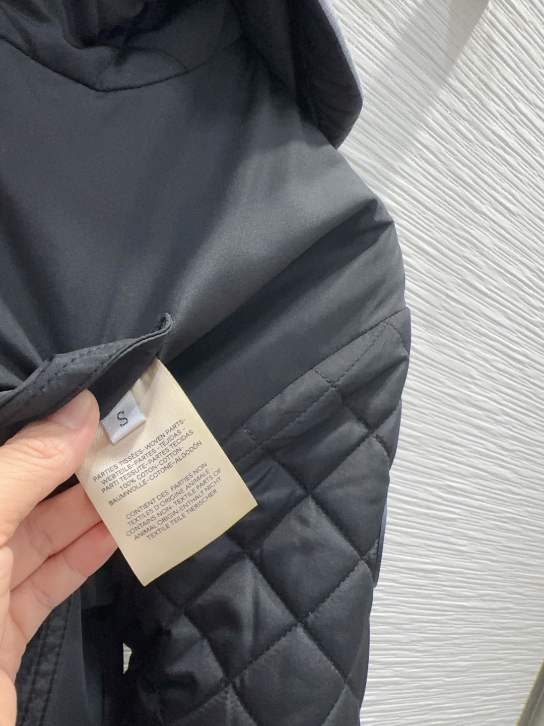 Куртка женская Hermès с капюшоном чёрного цвета