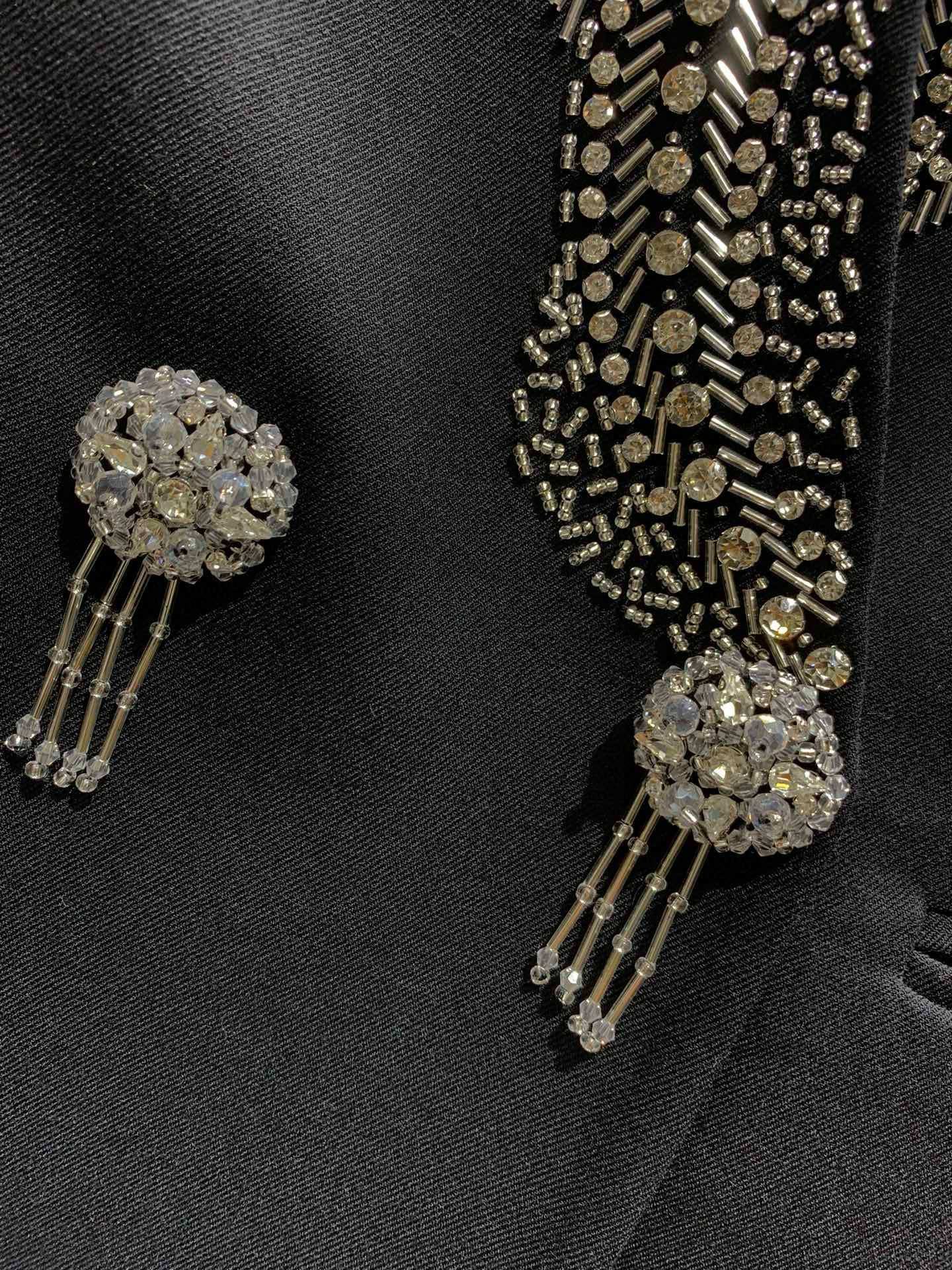 Жакет женский в стиле Saint Laurent с V-образным вырезом и ручной вышивкой кристаллами