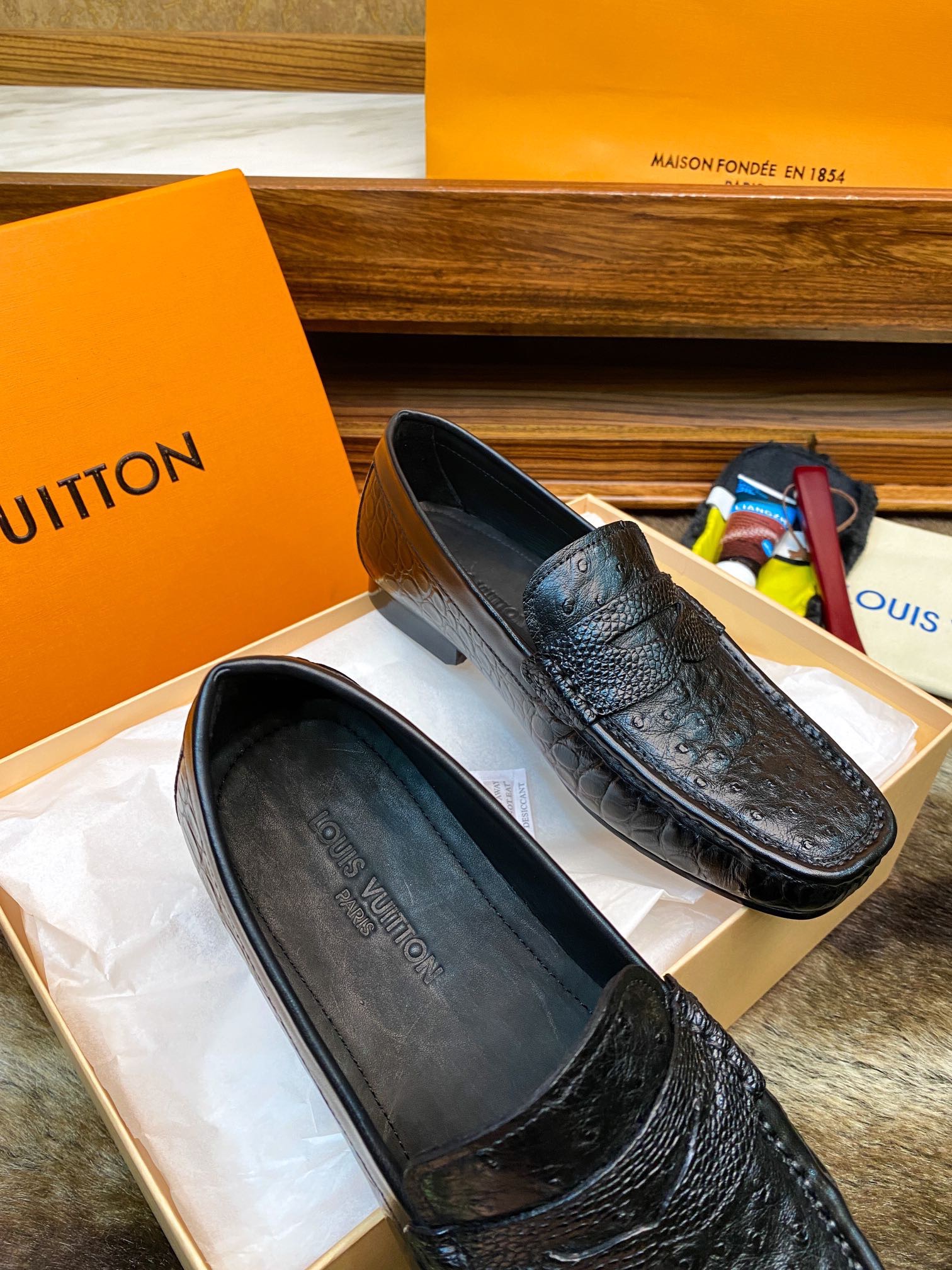 Лоферы мужские в стиле Louis Vuitton чёрного цвета