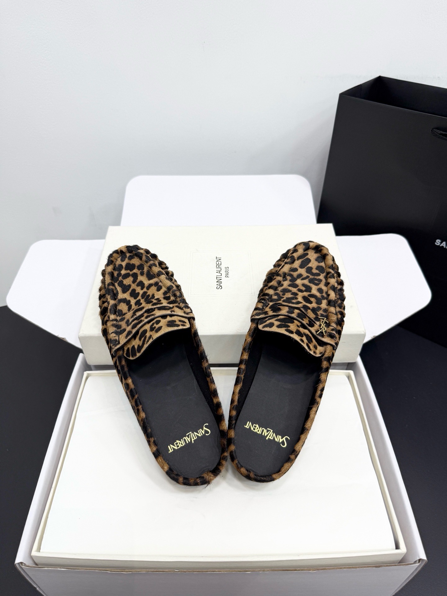 Мюли-лоферы женские в стиле Saint Laurent Le Loafer с леопардовым принтом