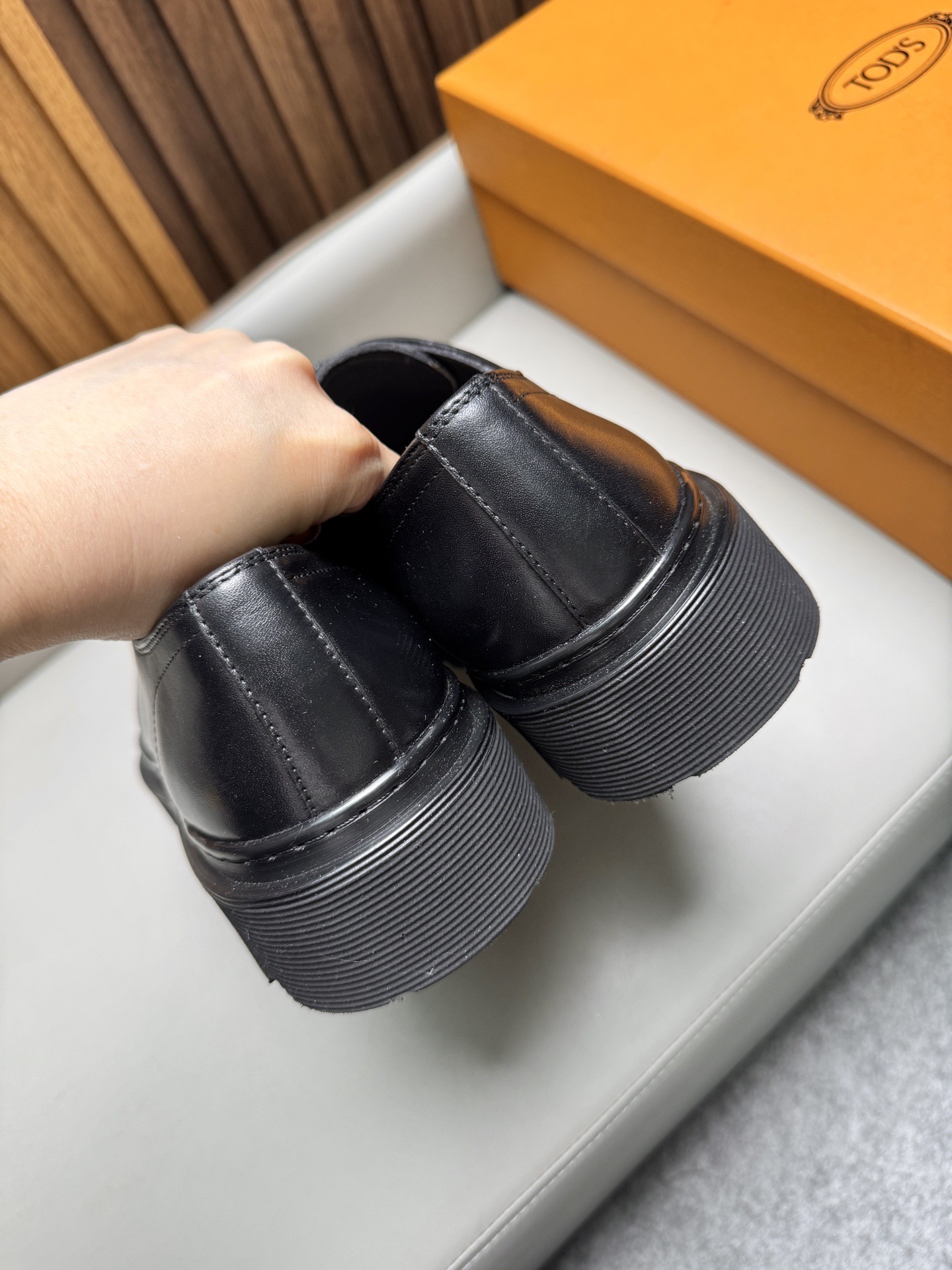 Туфли мужские в стиле Tod’s черного цвета на массивной подошве