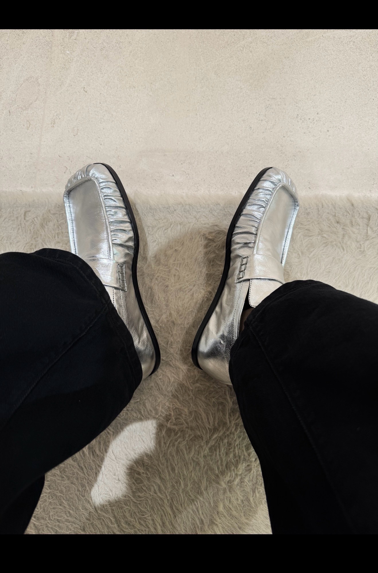 Лоферы женские в стиле Jil Sander серебристого цвета