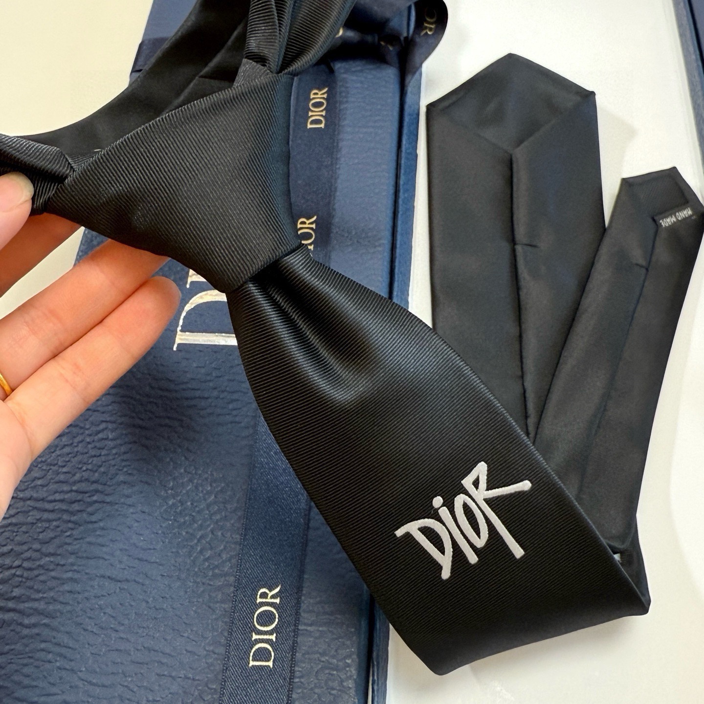 Галстук мужской Dior чёрного цвета с вышивкой логотипа