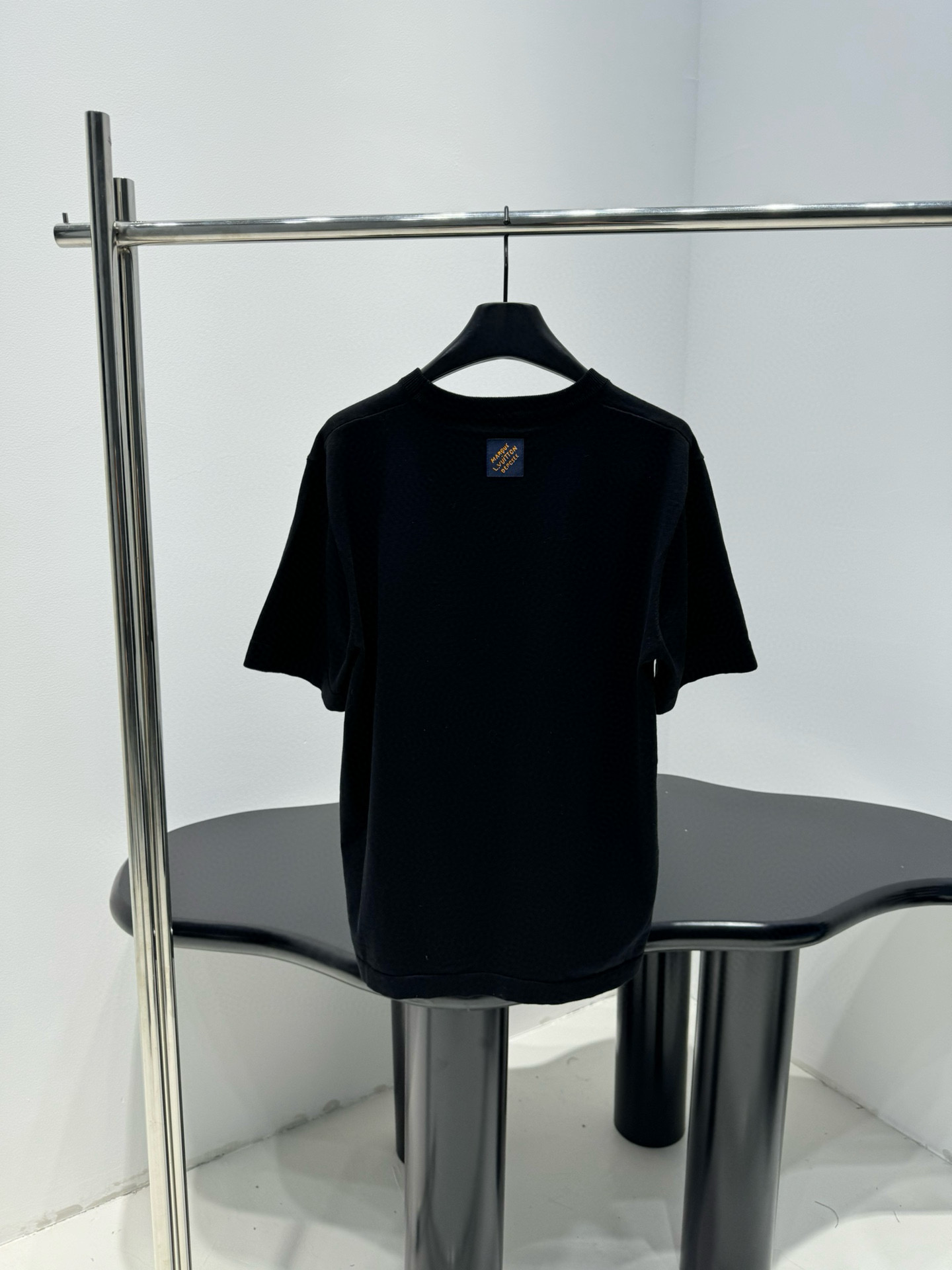 Джемпер мужской в стиле Loewe из хлопкового трикотажа чёрного цвета с вышивкой гриба