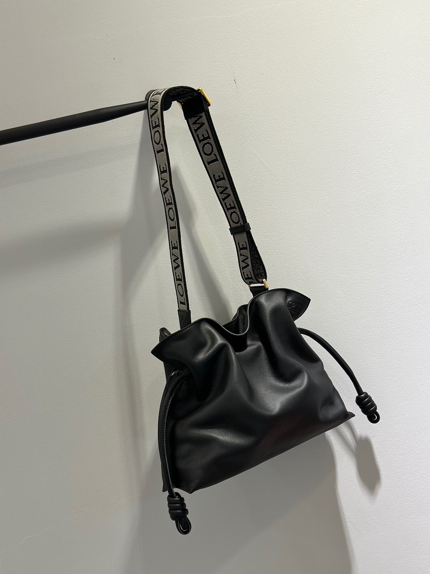 Сумка женская в стиле Loewe Flamenco чёрного цвета