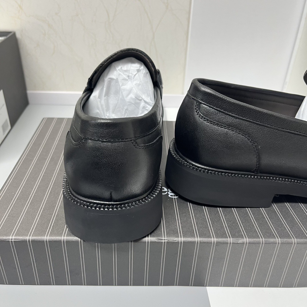 Лоферы мужские в стиле Zegna Garonne Flex из натуральной кожи черного цвета