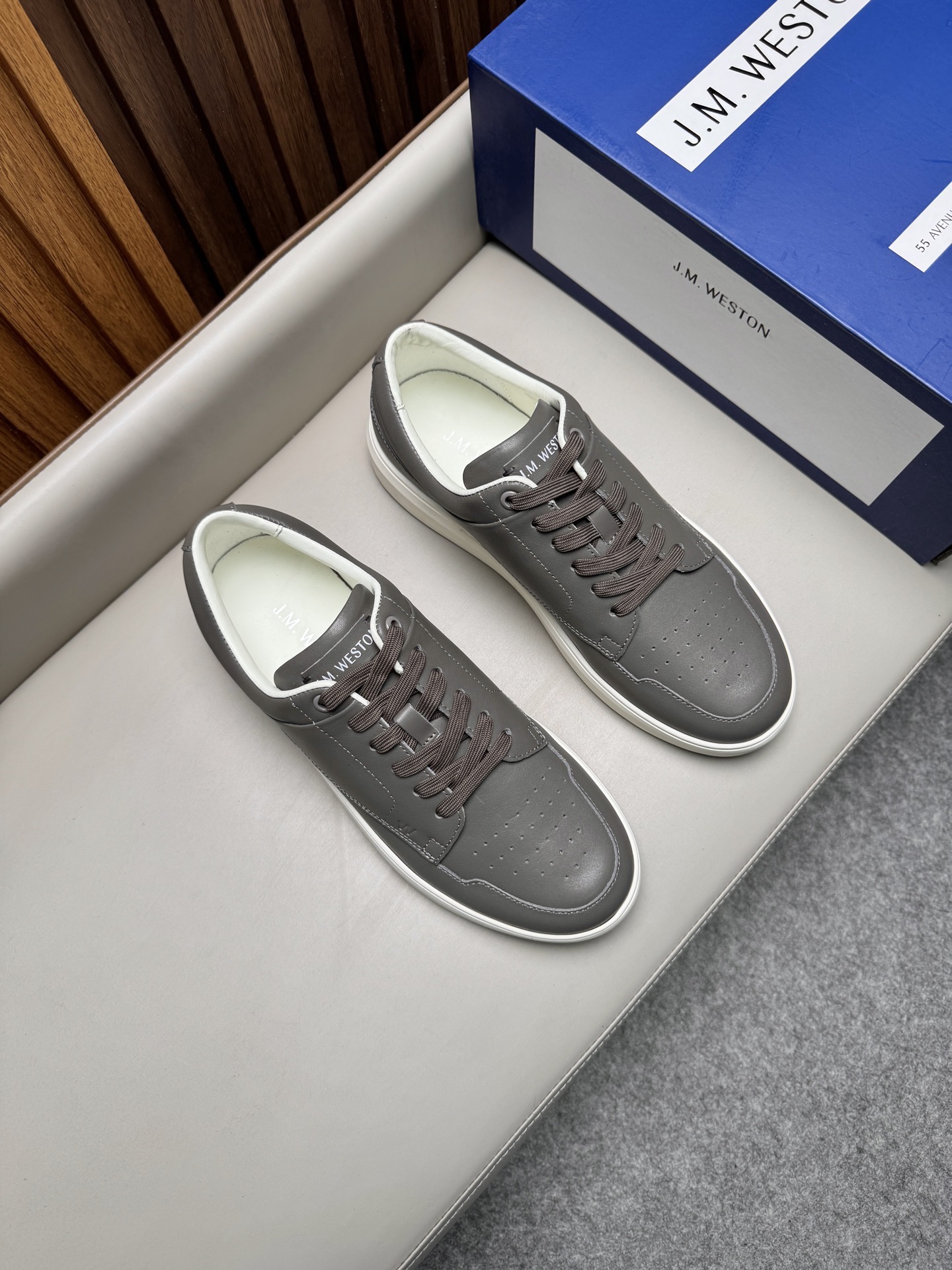 Кеды мужские в стиле J.M. Weston серого цвета