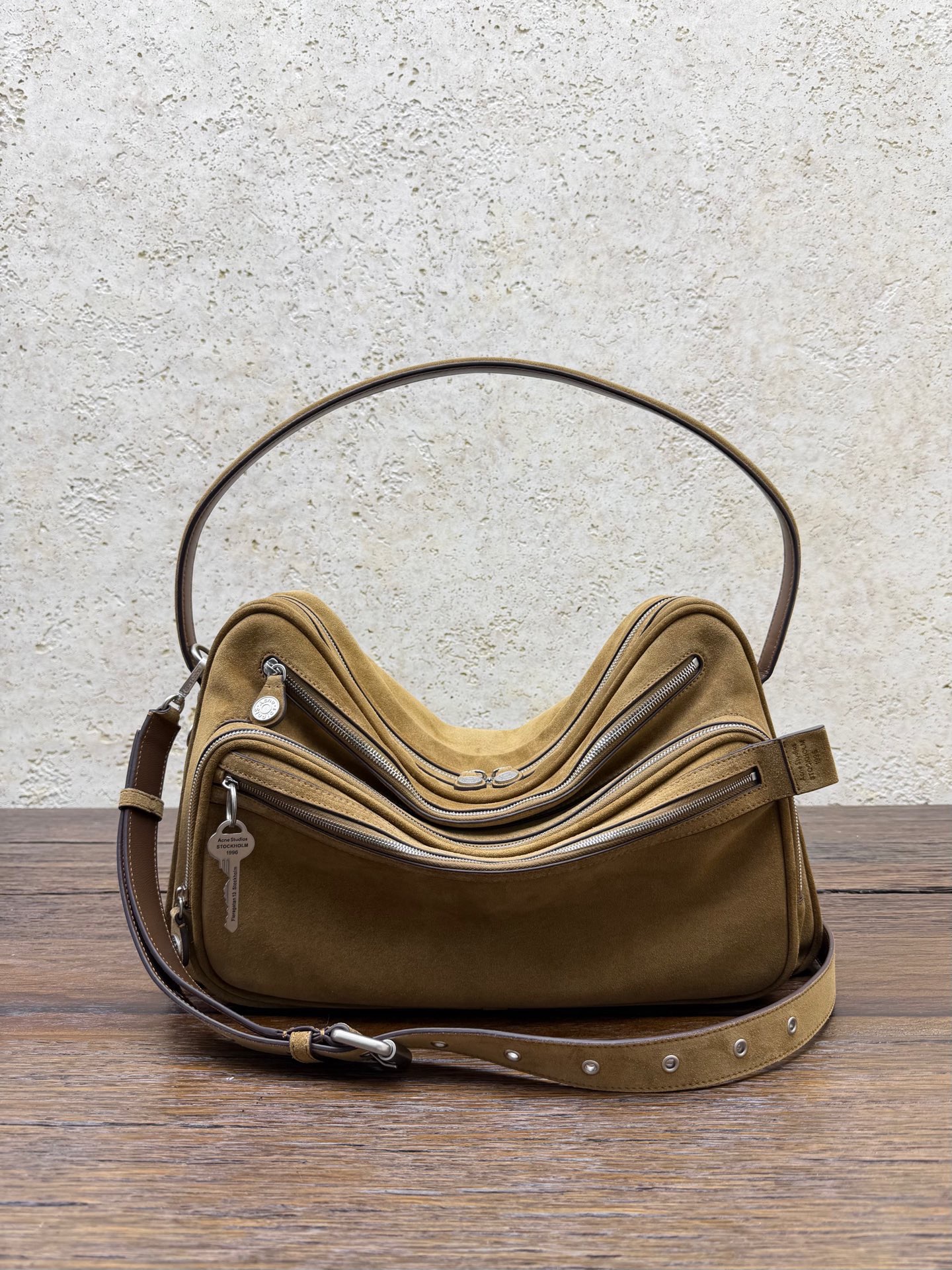 Сумка женская Acne Studios Camera Bag коричневого цвета