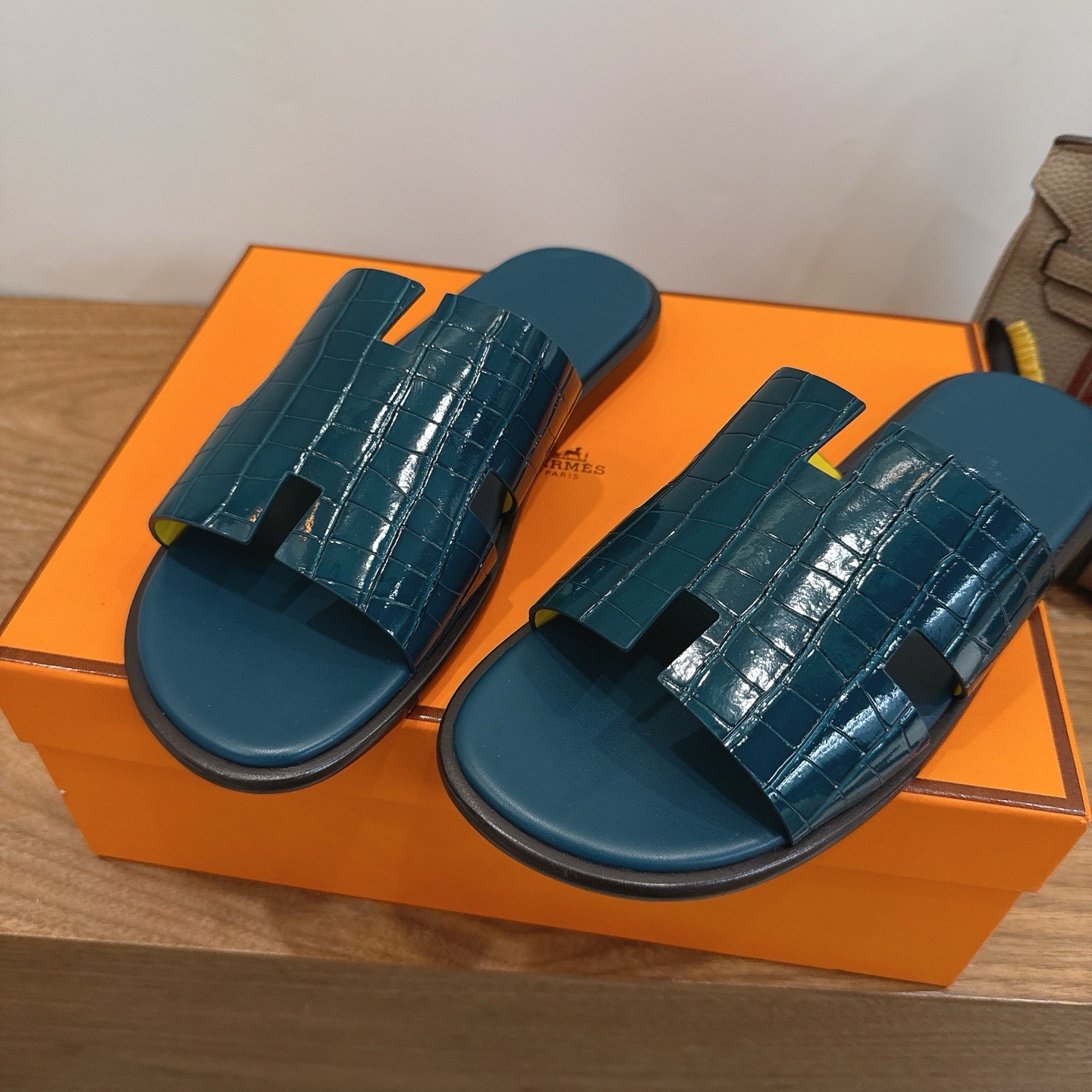 Шлёпанцы мужские в стиле Hermès Eclair сине-зелёного цвета