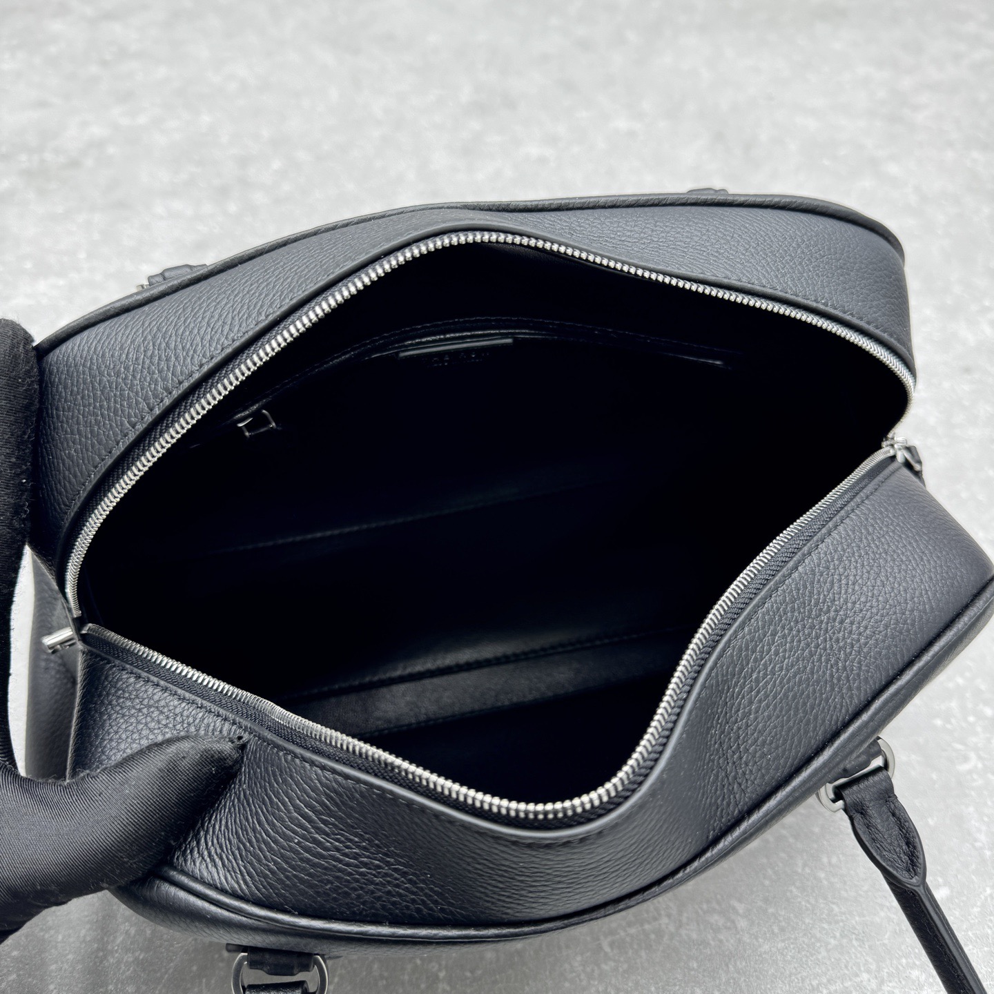 Сумка женская в стиле The Row EW India чёрного цвета