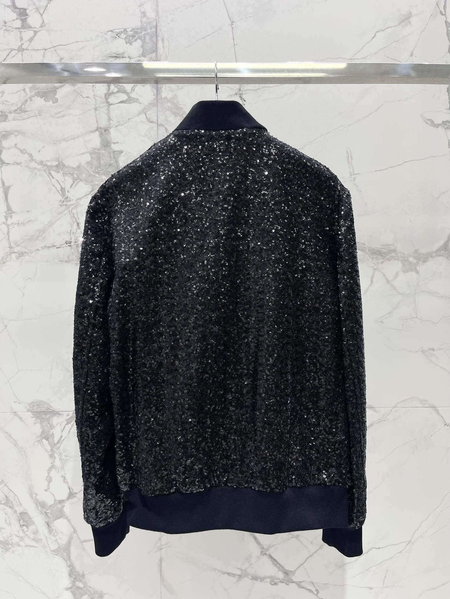 Бомбер унисекс в стиле Balmain чёрного цвета с вышивкой