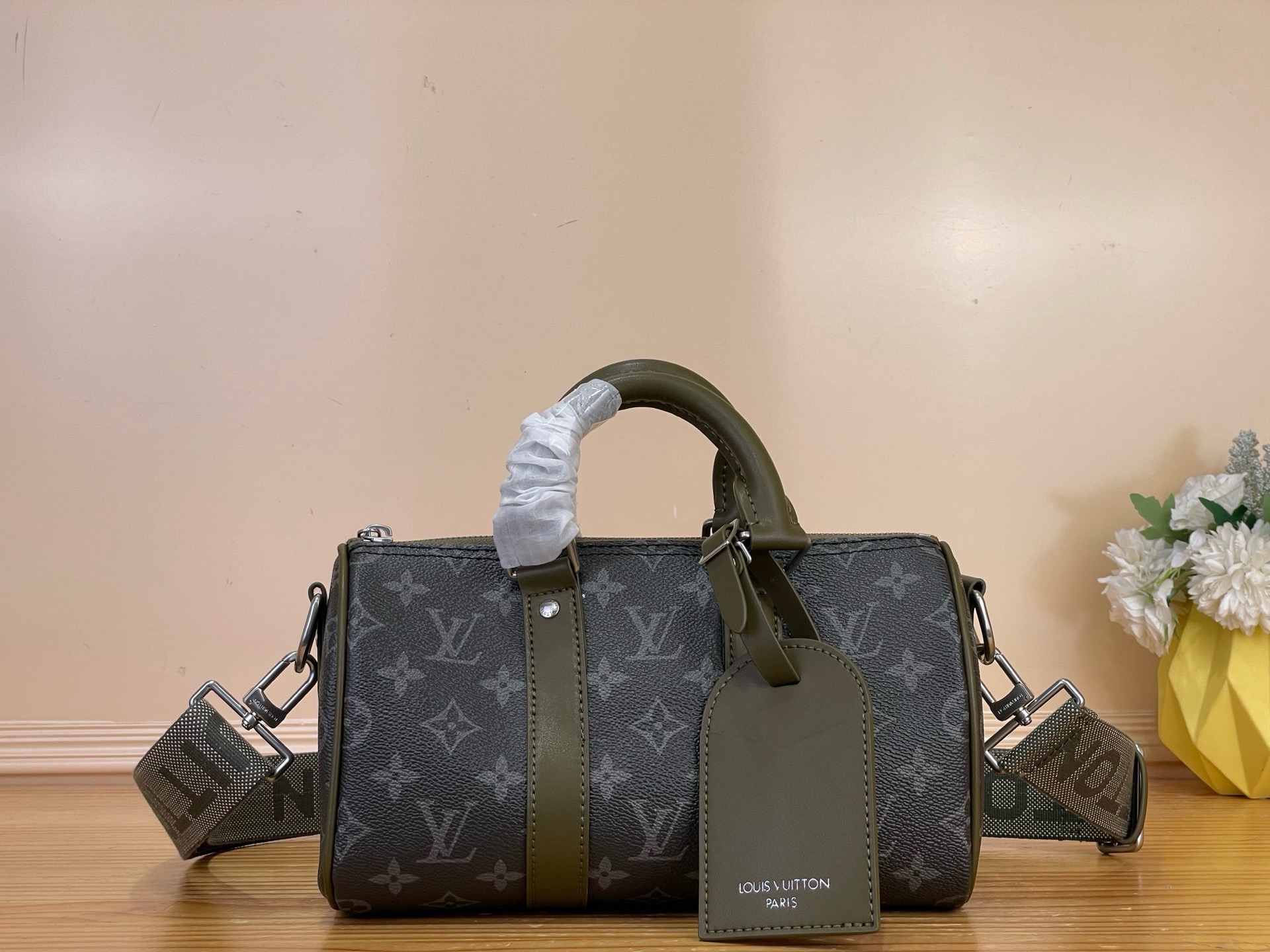 Сумка мужская Louis Vuitton Keepall Bandoulière 25 чёрно-зелёного цвета