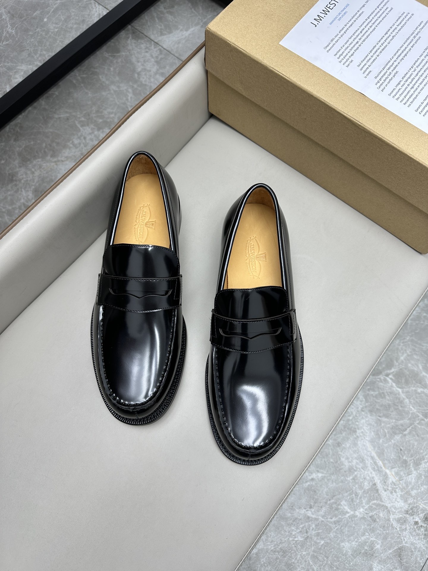 Лоферы мужские в стиле J.M. Weston черного цвета