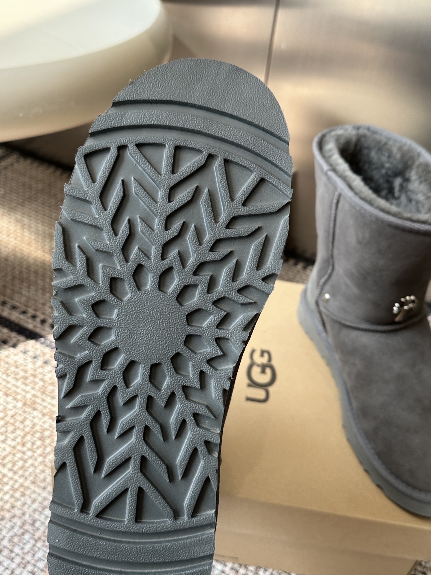 Угги женские UGG x Chrome Hearts Classic Short II серого цвета