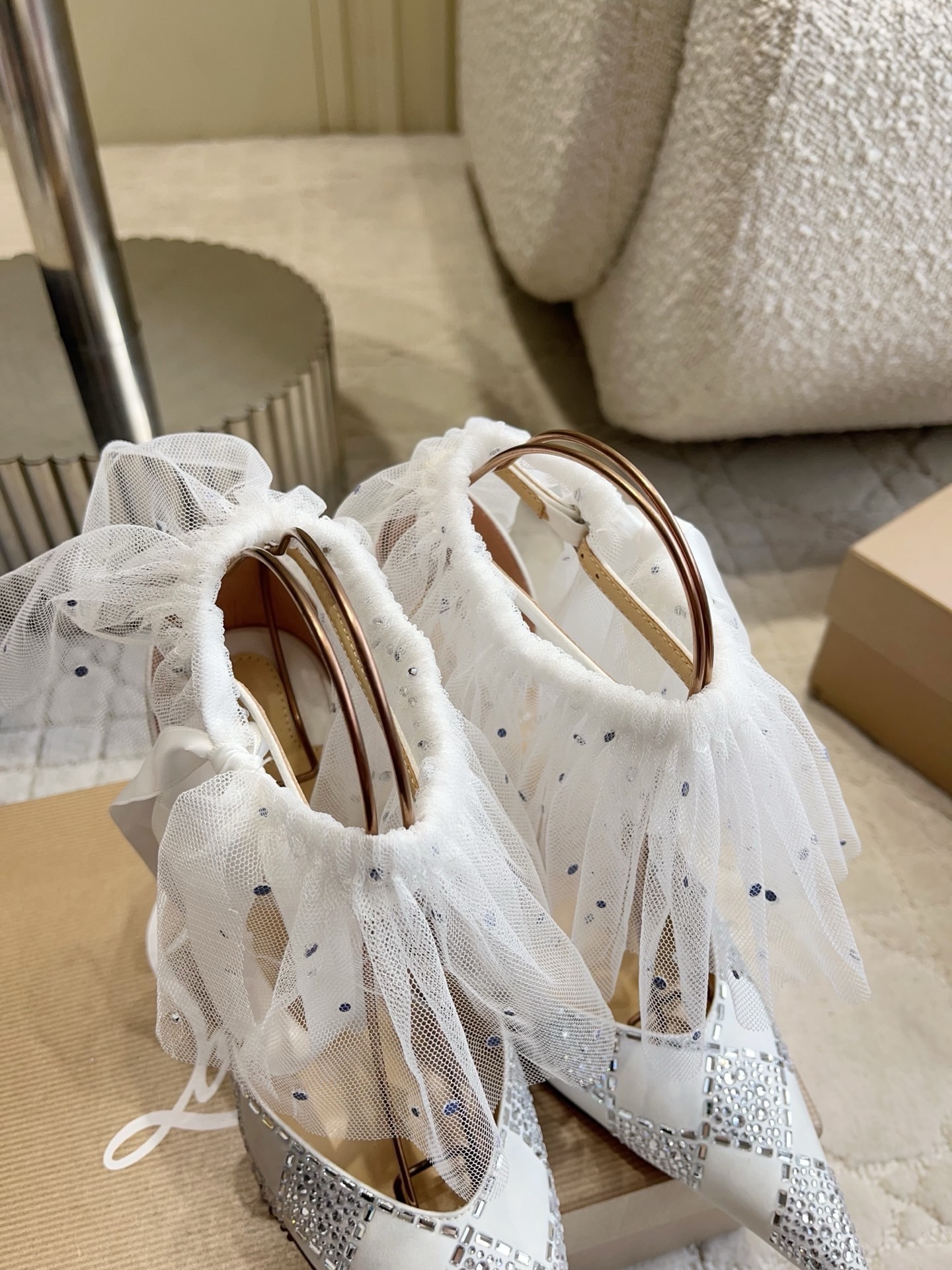 Туфли женские Christian Louboutin So Kate со съемной сеткой и стразами белого цвета