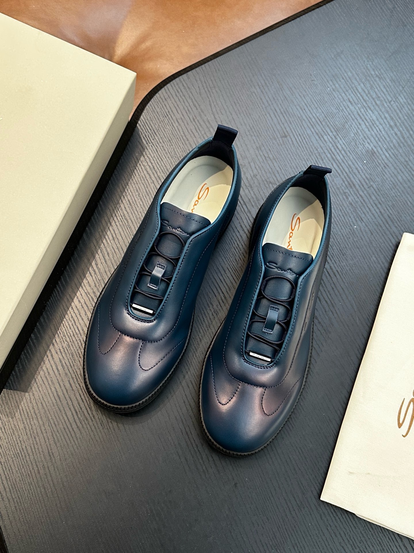 Кеды мужские в стиле Santoni из натуральной кожи темно-синего цвета