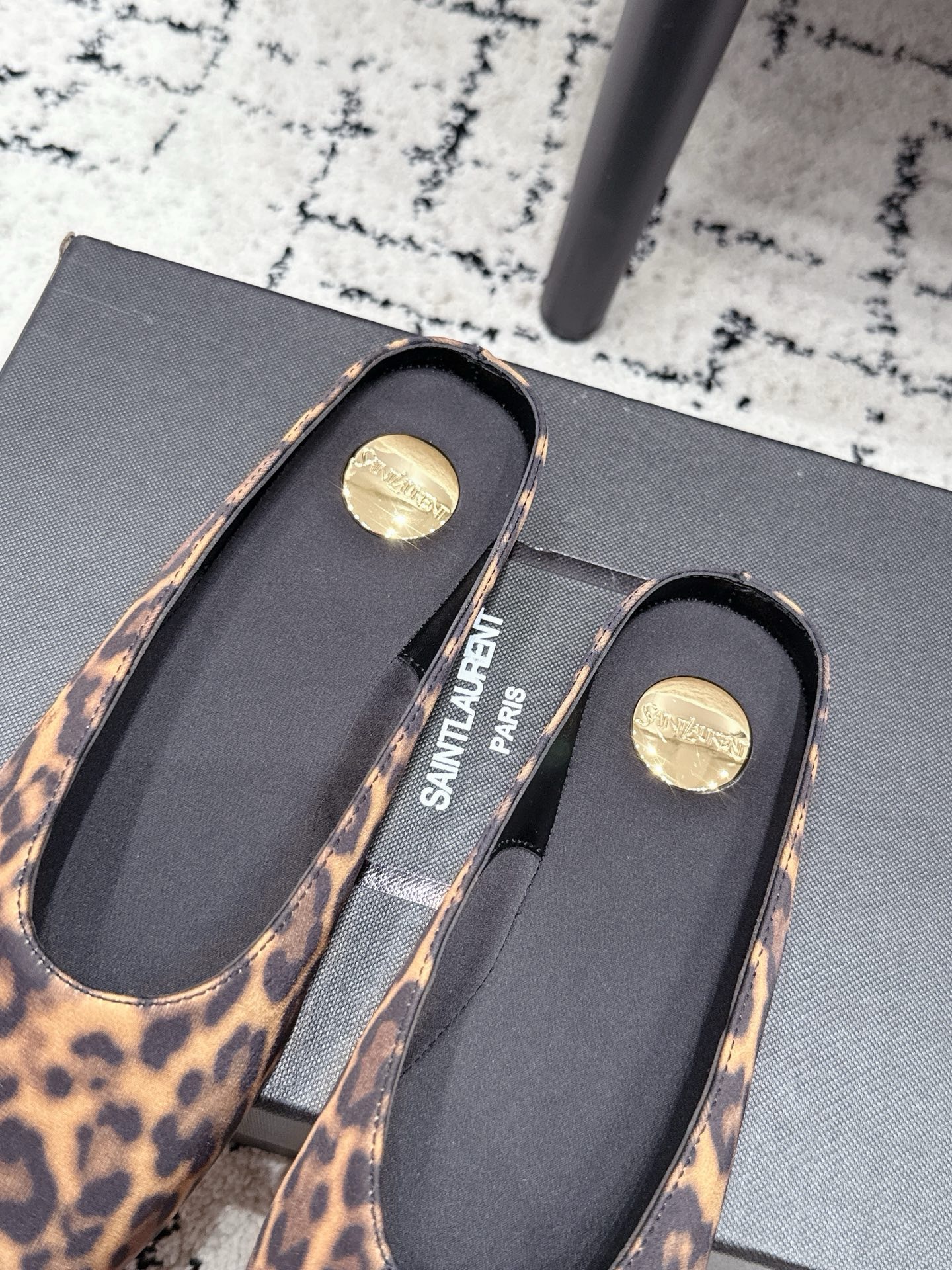 Мюли женские Saint Laurent леопардового цвета