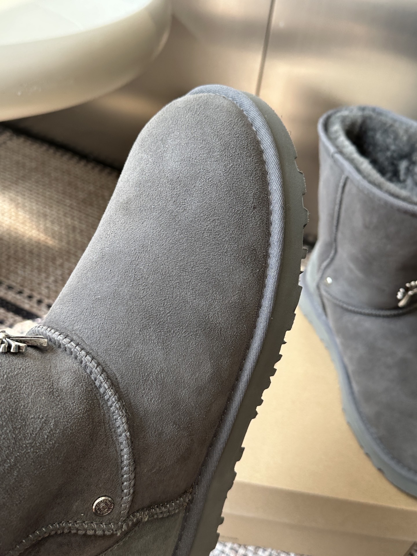 Угги женские UGG x Chrome Hearts Classic Short II серого цвета