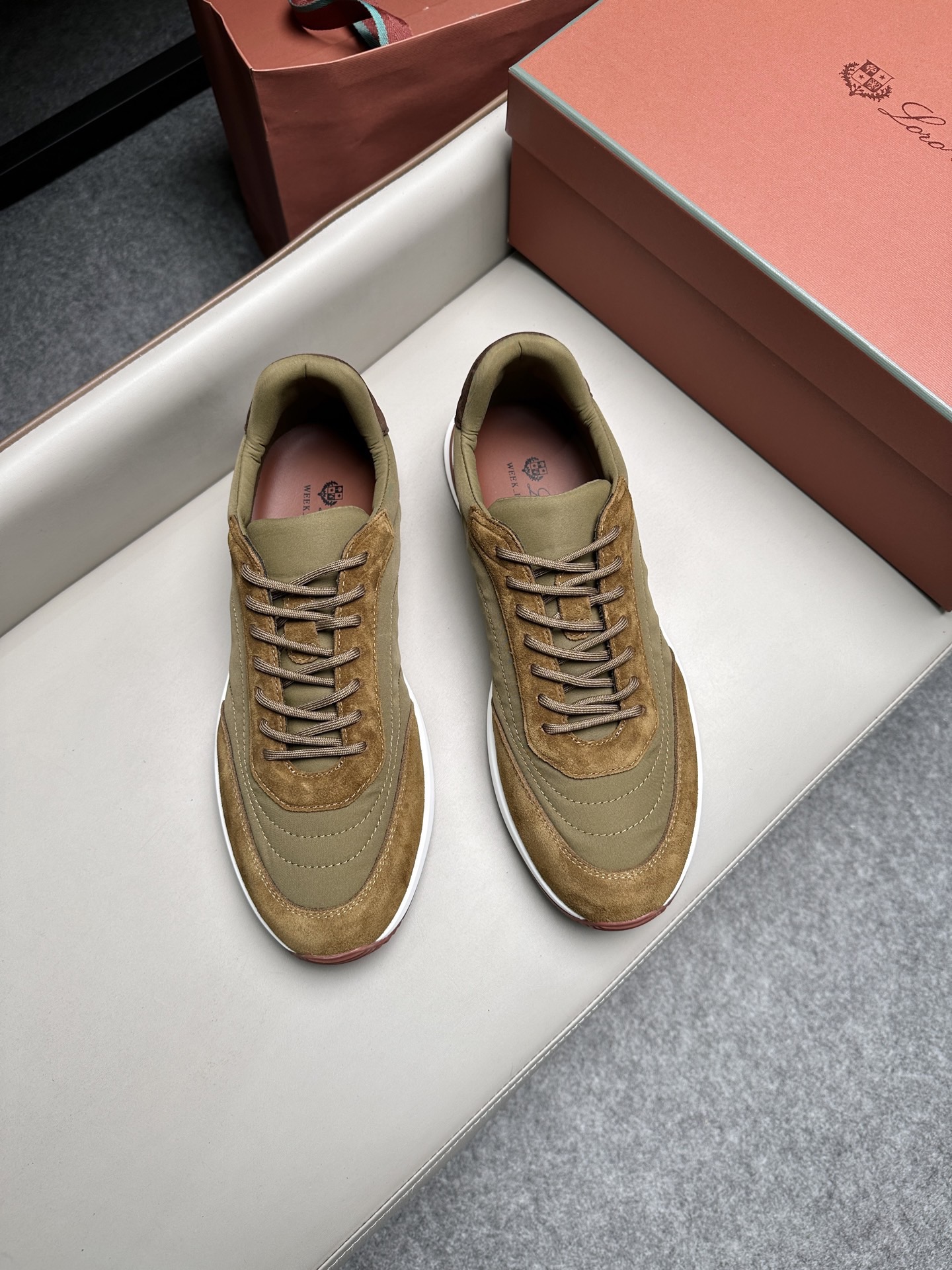 Кроссовки мужские в стиле Loro Piana бежевого цвета