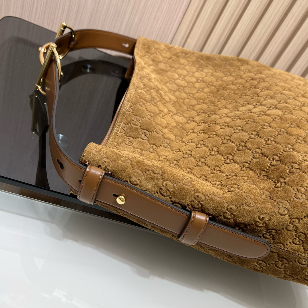 Сумка женская в стиле Gucci GG Emblem из натуральной замши и кожи песочного цвета