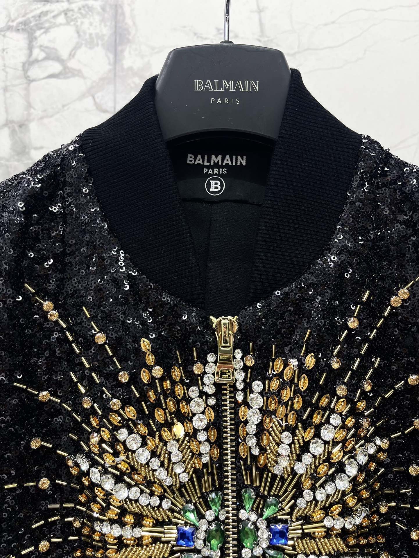 Бомбер унисекс в стиле Balmain чёрного цвета с вышивкой