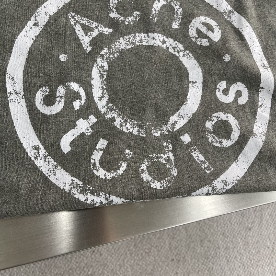 Футболка мужская в стиле Acne Studios с принтом оливкого цвета