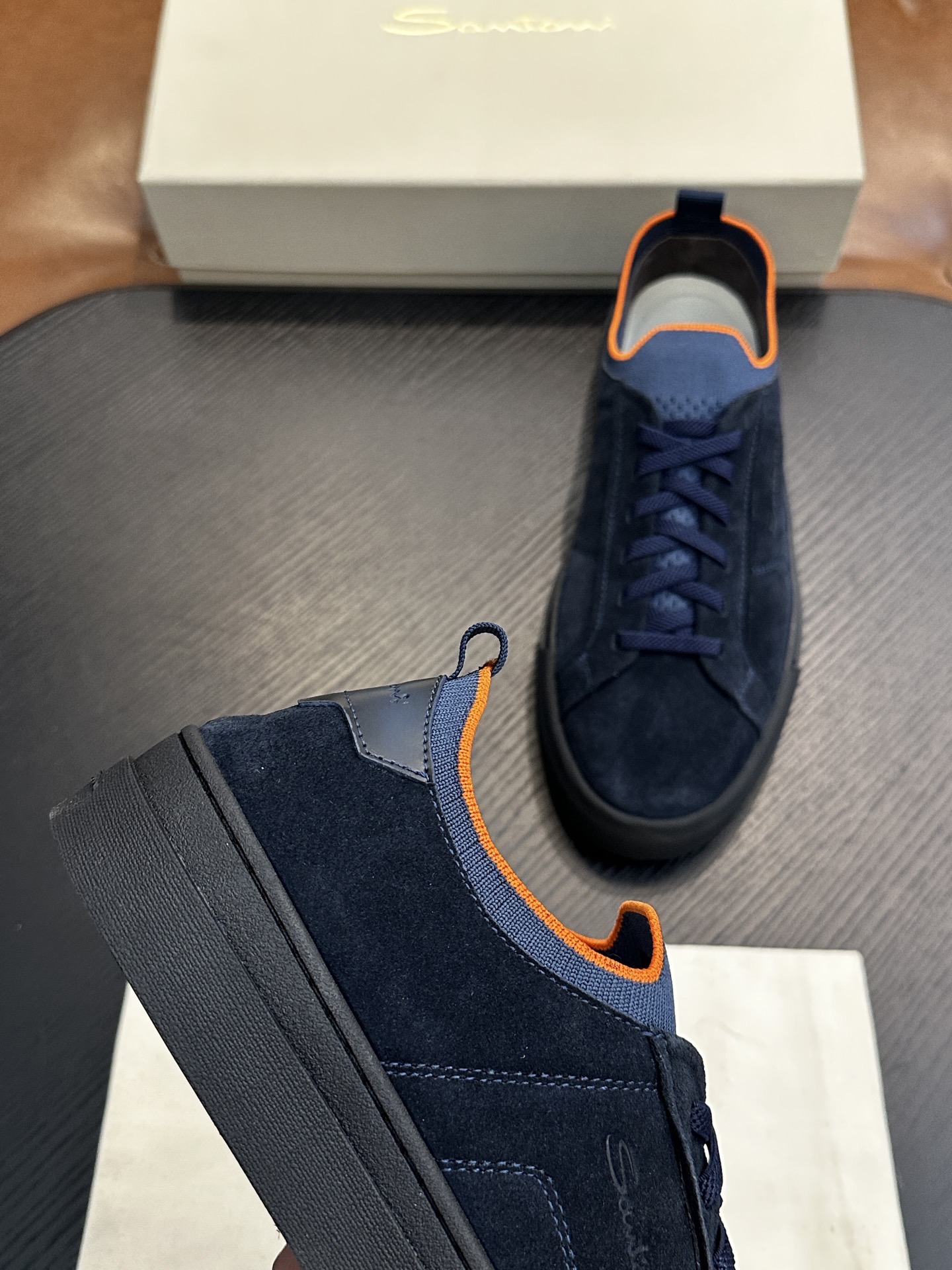 Кроссовки мужские в стиле Santoni из натуральной зернистой кожи темно-синего цвета