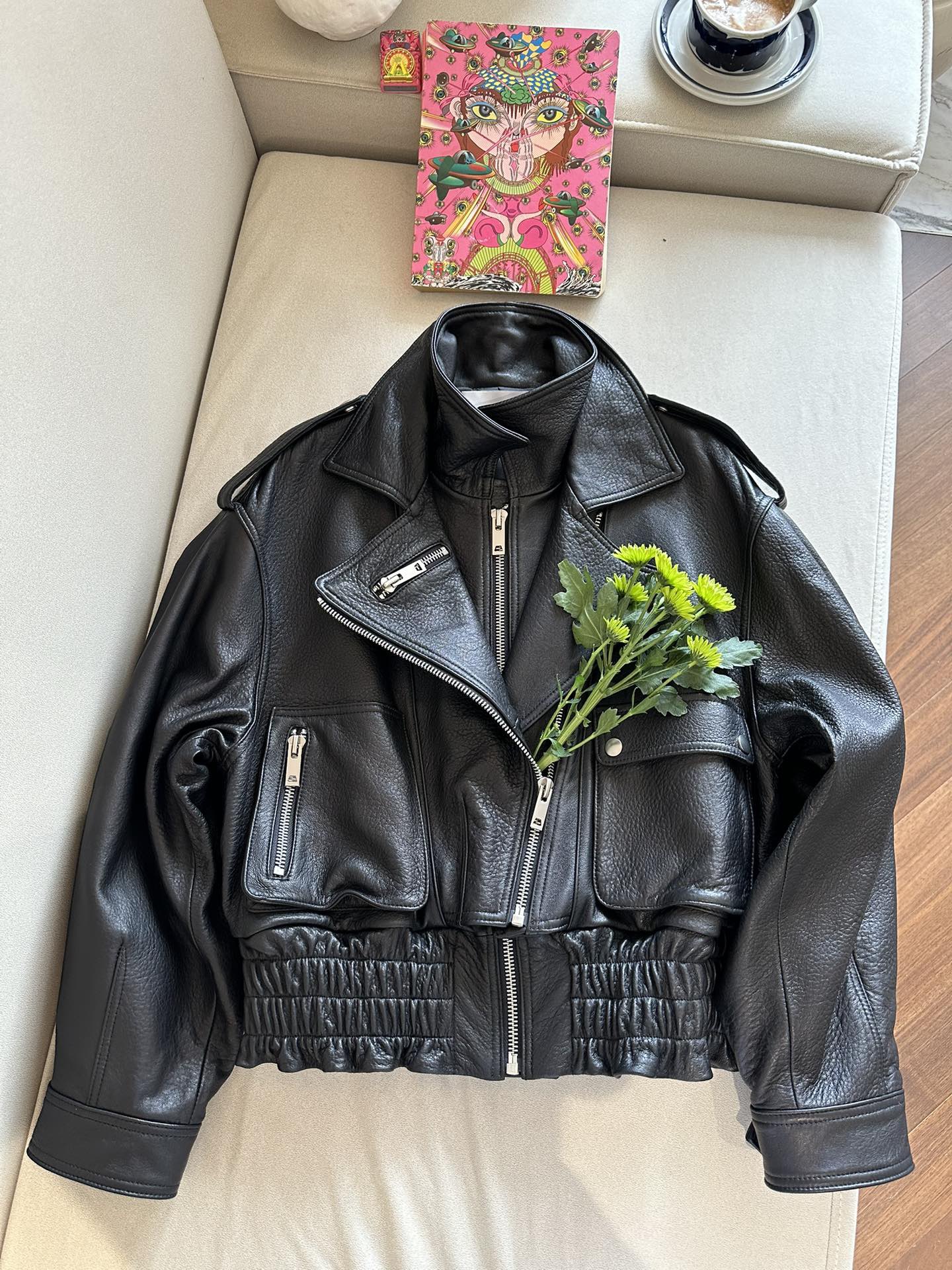 Куртка женская в стиле Alaïa из натуральной кожи чёрного цвета укороченная с акцентным поясом