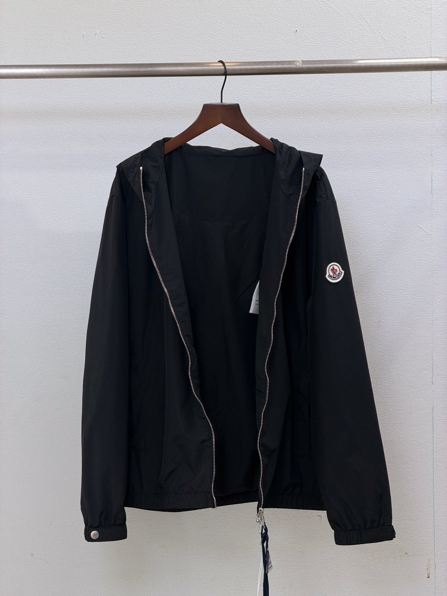 Куртка унисекс в стиле Moncler Remoray чёрного цвета с капюшоном