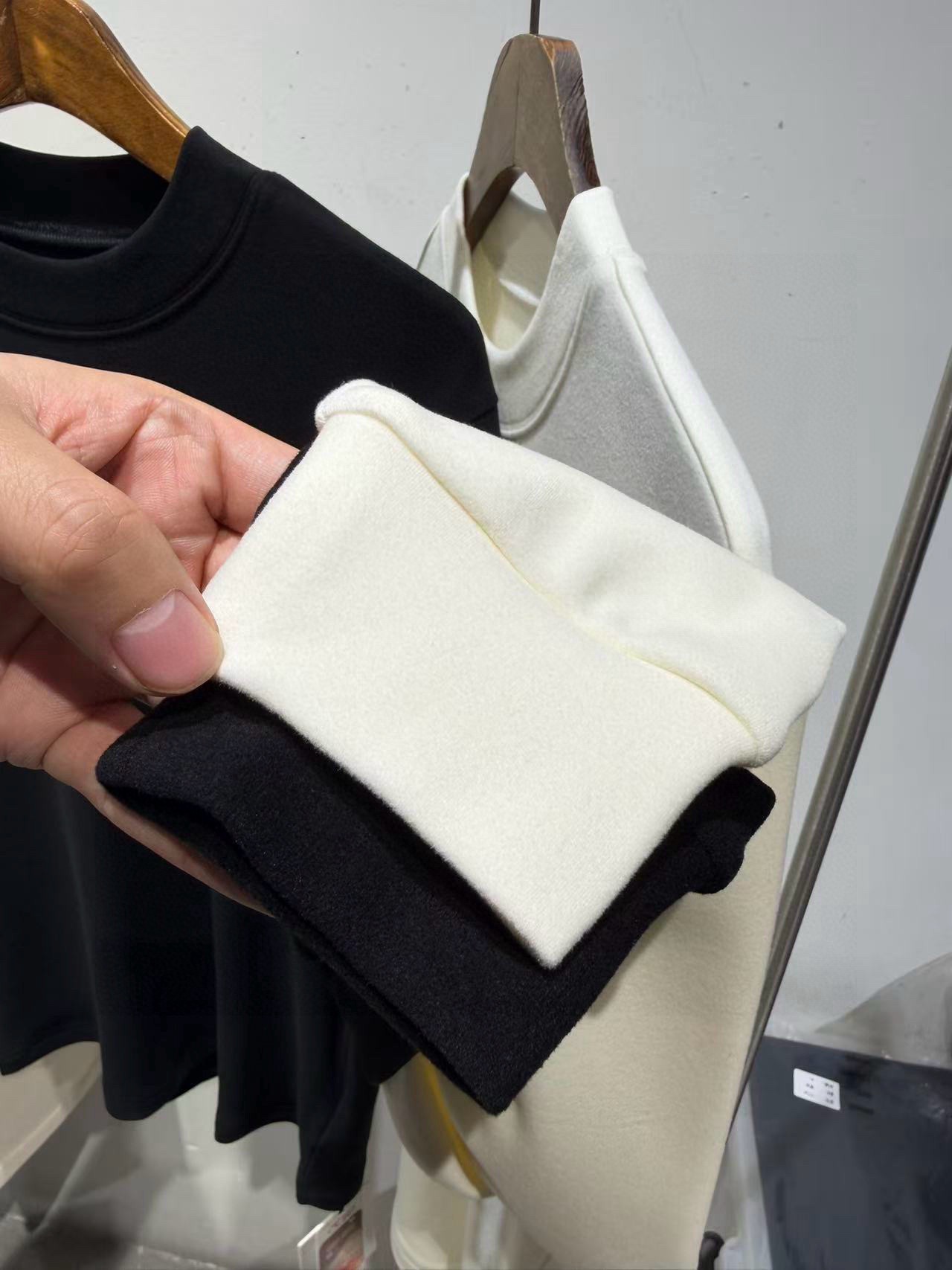 Лонгслив мужской в стиле Dior из смесового хлопка чёрного цвета с утепляющей основой