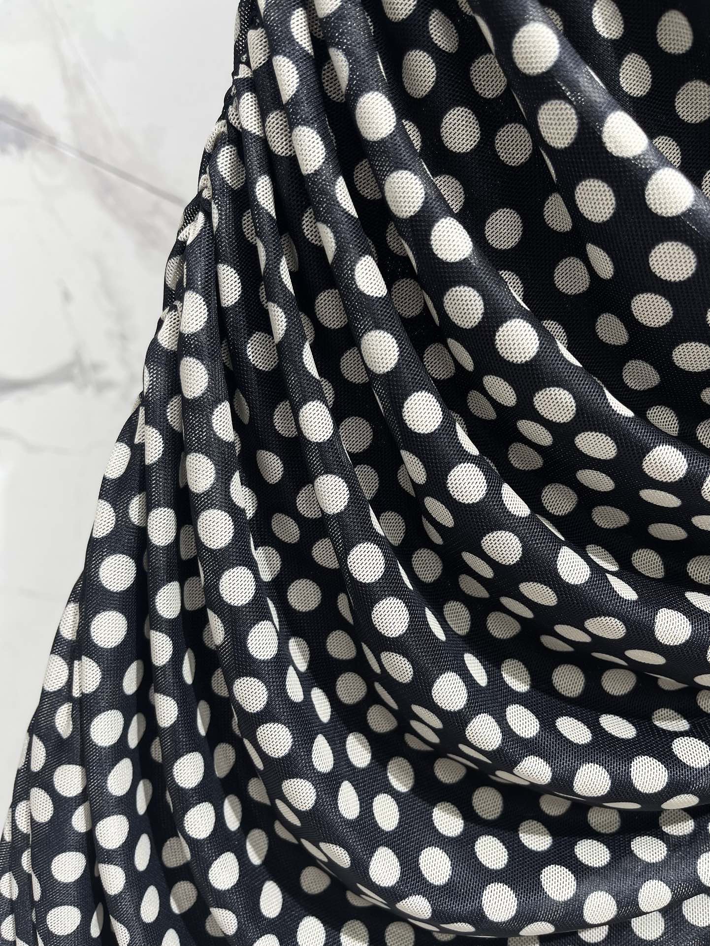 Платье женское в стиле Saint Laurent чёрно-белого цвета