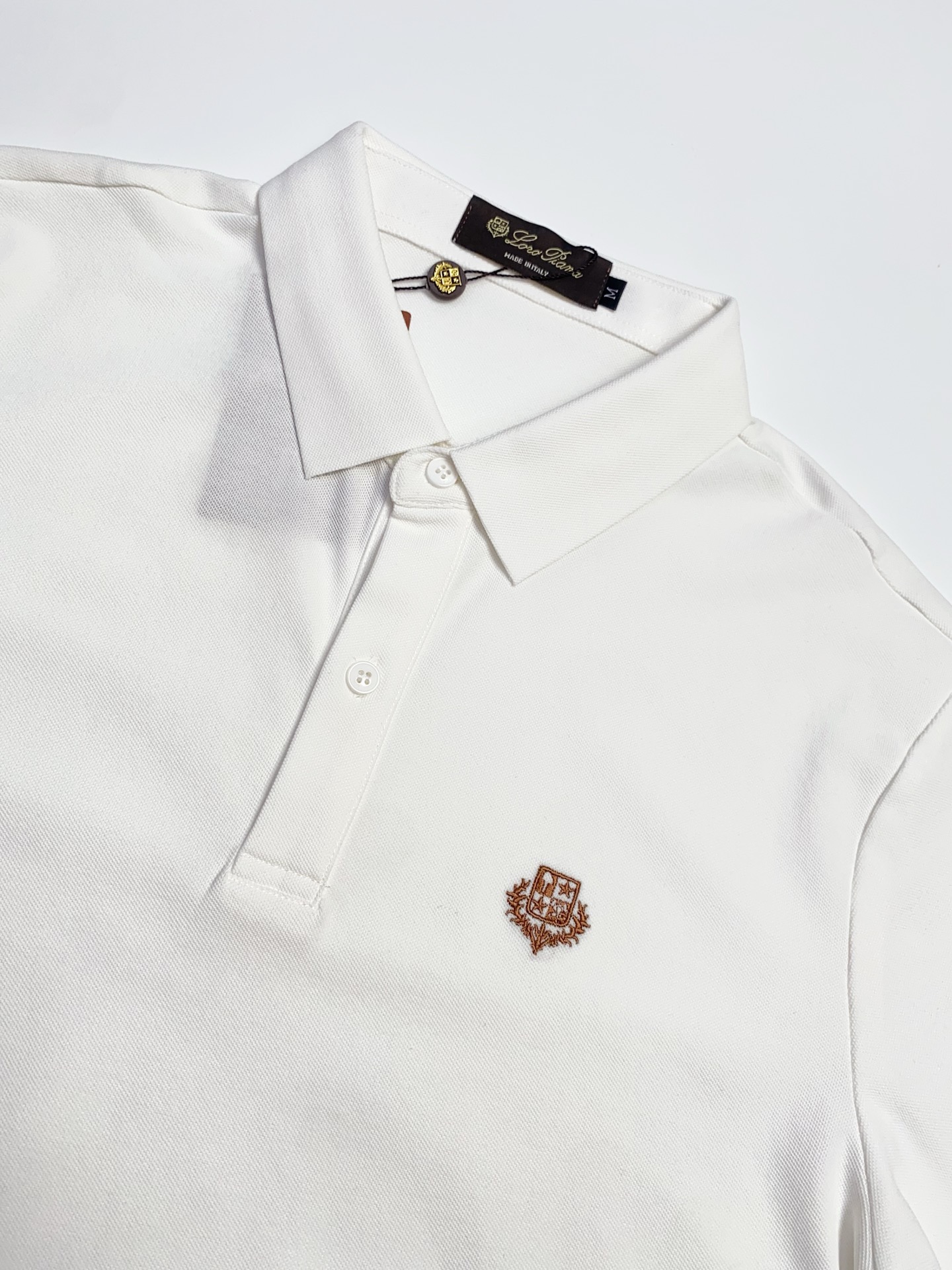 Поло мужское в стиле Loro Piana из хлопка с вышитым логотипом