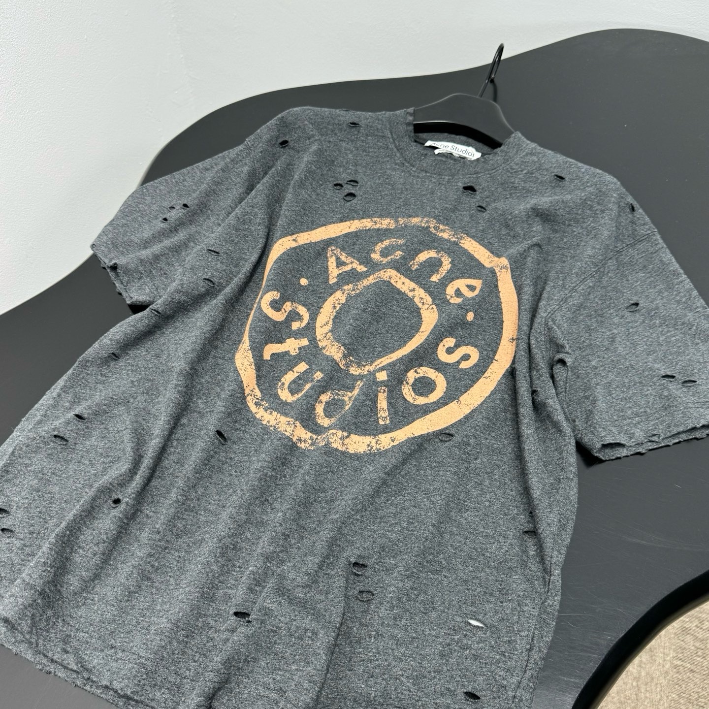 Футболка женская Acne Studios Distressed Logo серо-зелёного цвета