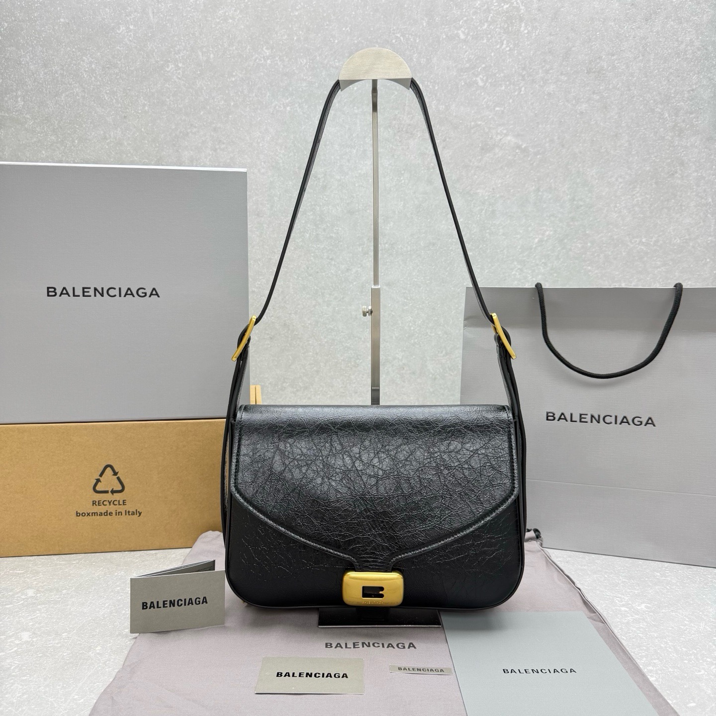 Сумка женская в стиле Balenciaga Clicca чёрного цвета