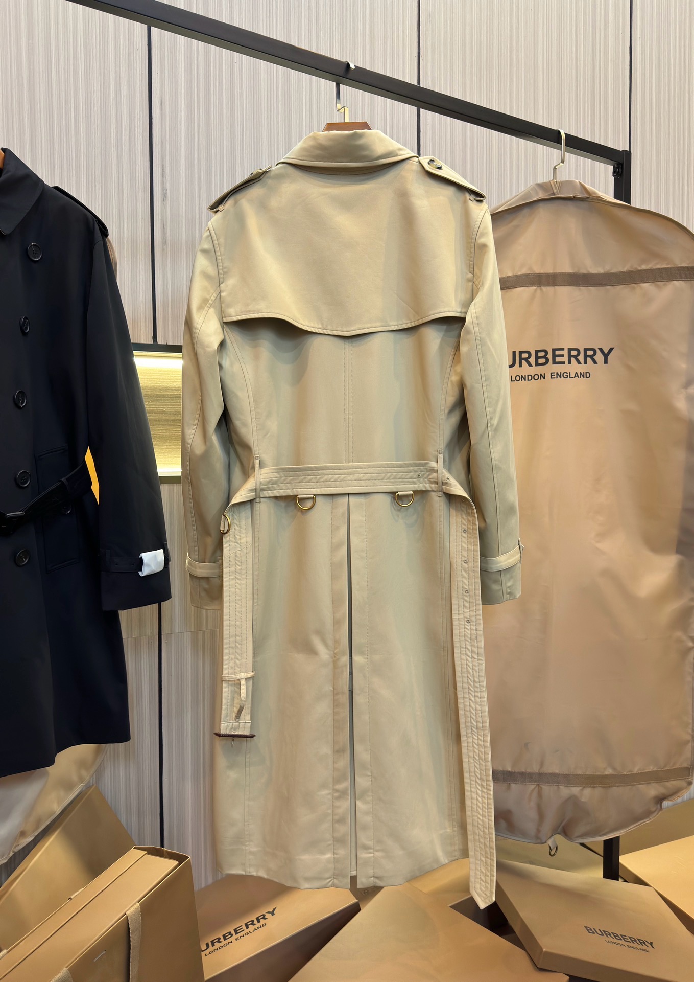 Тренч мужской Burberry Heritage Kensington Long бежевого цвета