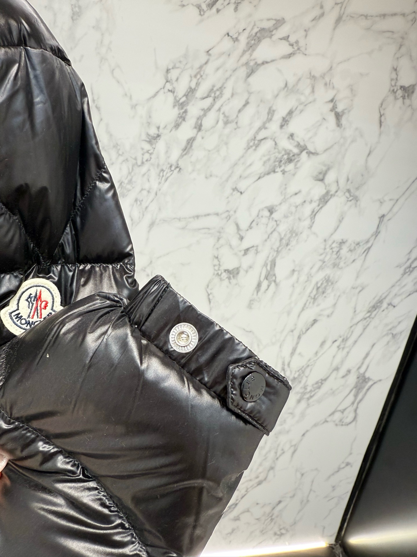 Пуховик мужской Moncler Acorus чёрного цвета с натуральным пухом